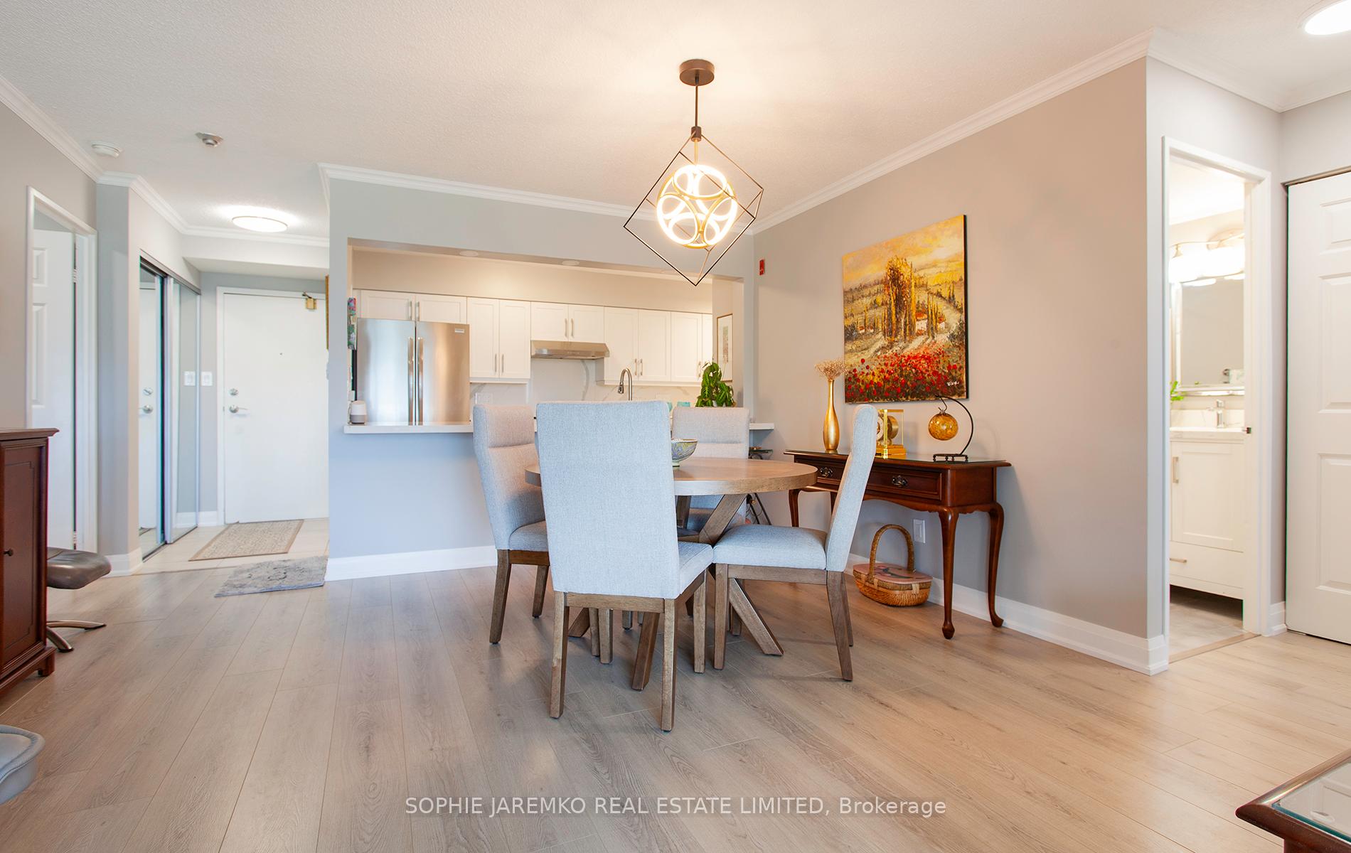 3 Bedrooms Condo at 22 Southport, Toronto For sale
