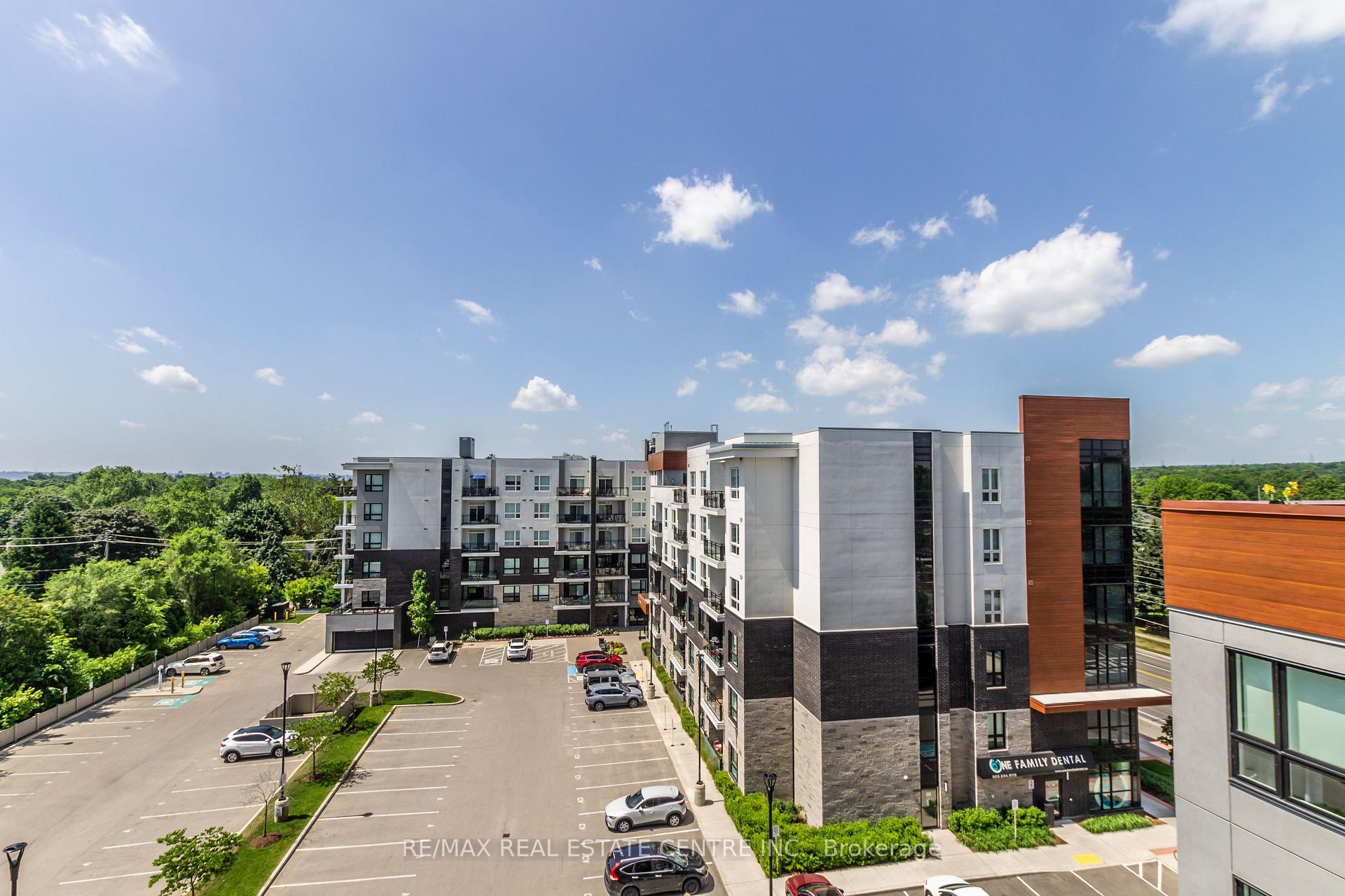 2 Bedrooms Condo at 340 Plains, Burlington For sale