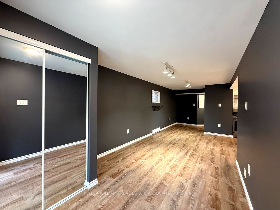703 Robert Ferrie Drive, Kitchener, ON N2R 0B2