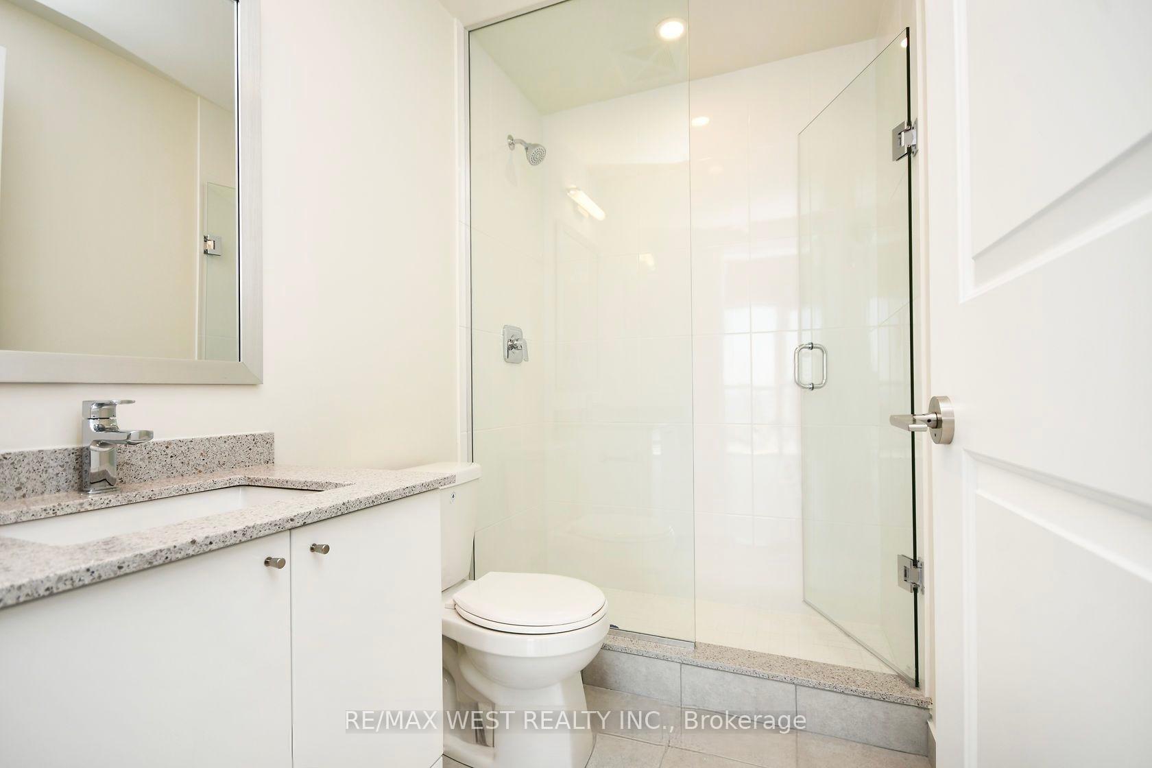 3 Bedrooms Condo at 35 Watergarden, Mississauga For sale