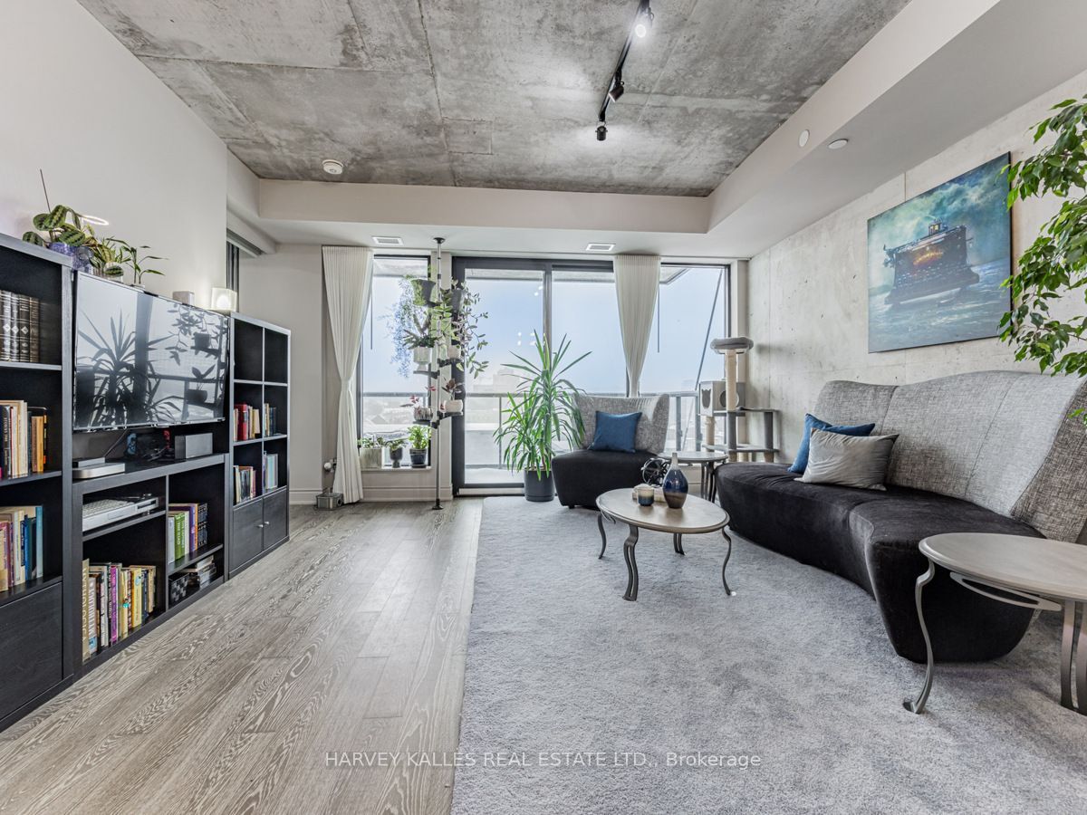 608 Richmond Street W 816