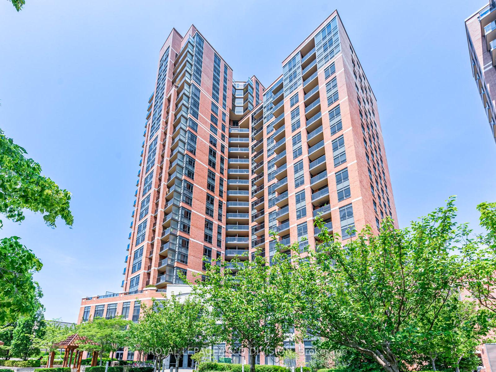 3 Bedrooms Condo at 60 Heintzman, Toronto For sale