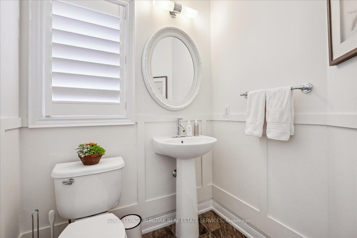 3 Bedrooms Condo at 2086 Ghent, Burlington For sale