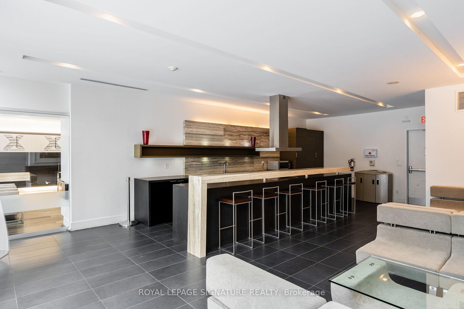 1 Bedroom Condo at 110 Charles, Toronto For sale