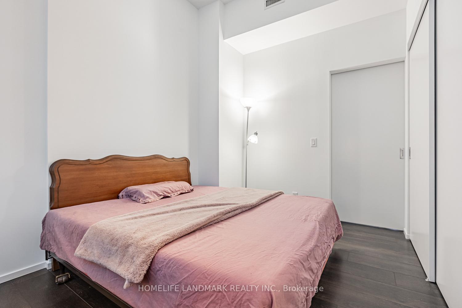 2 Bedrooms Condo at 8 Charlotte,  Toronto For sale