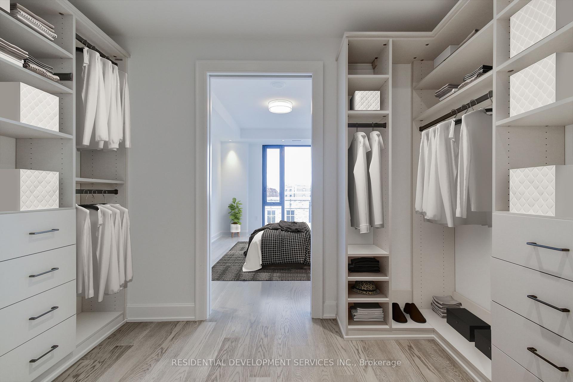 2 Bedrooms Condo at 1 Strathgowan, Toronto For sale