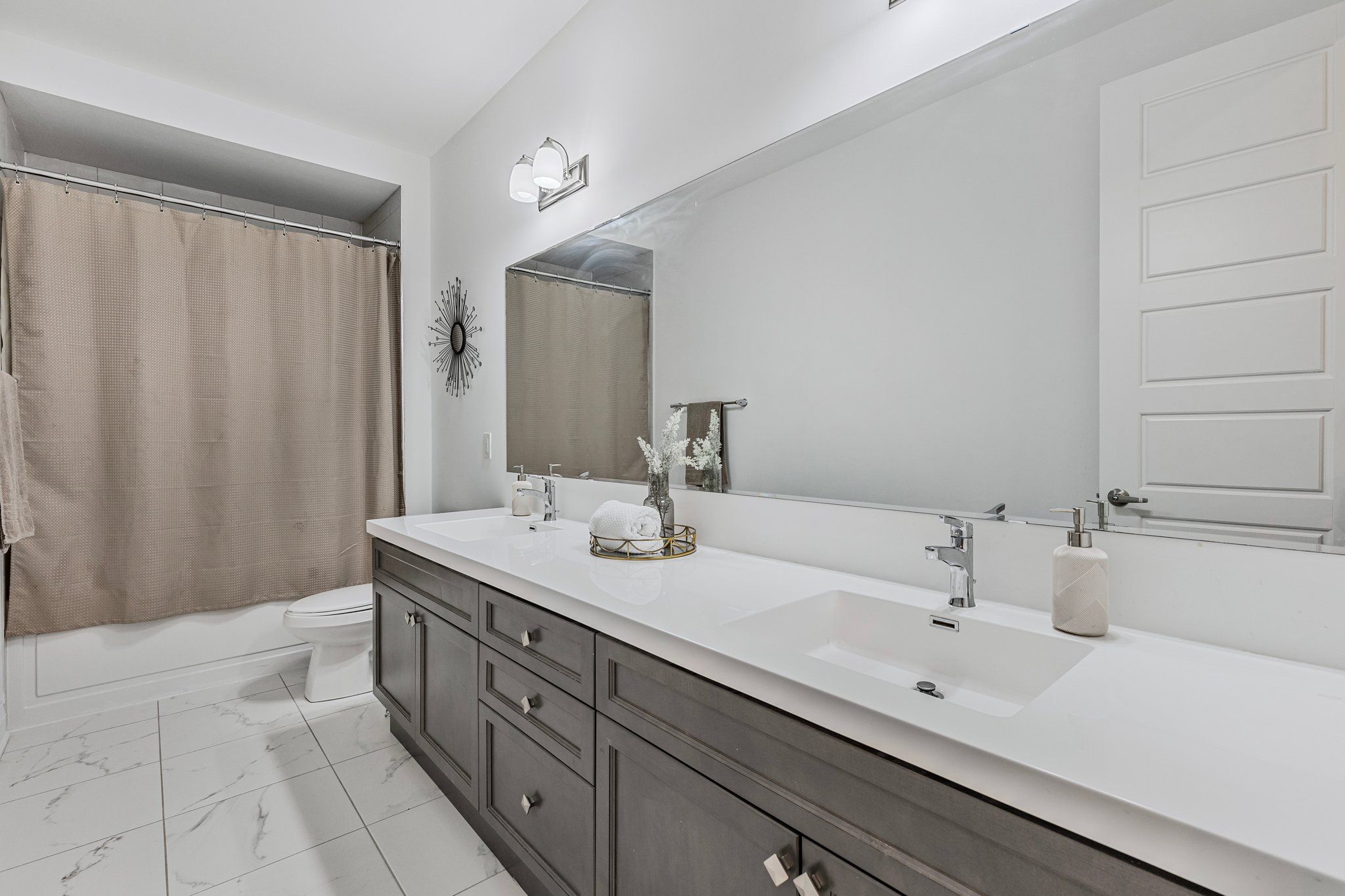 1411 Lobelia Crescent