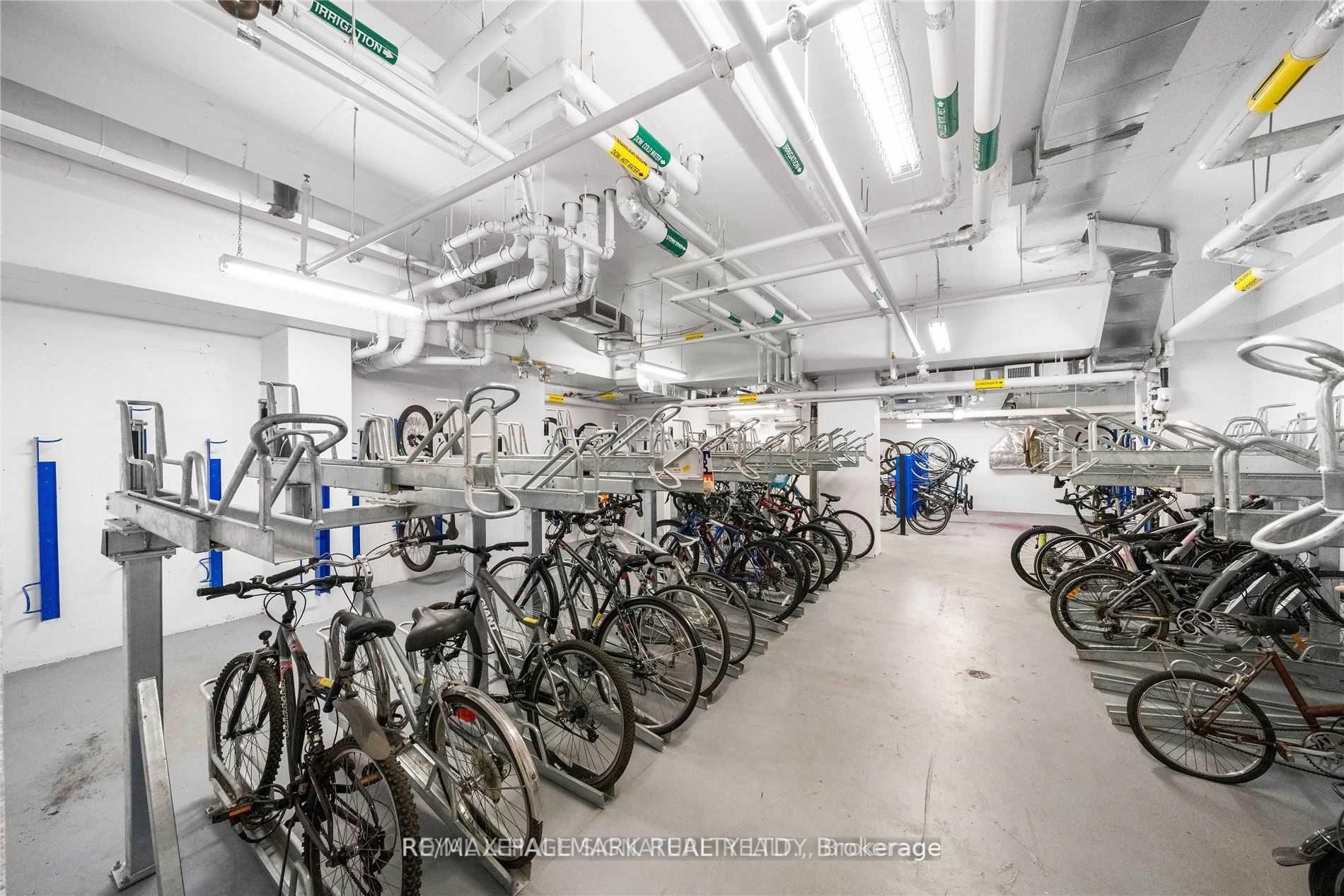 2 Bedrooms Condo at 30 Roehampton,  Toronto For sale