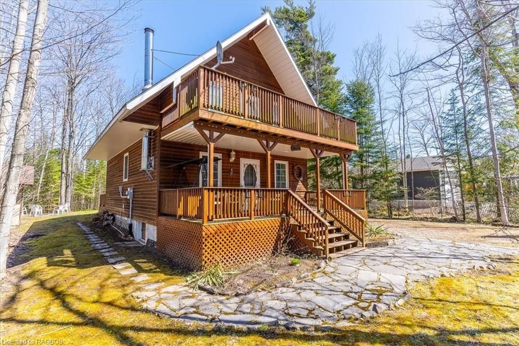 Chalet style 4 season home/cottage close to Lake Huron 