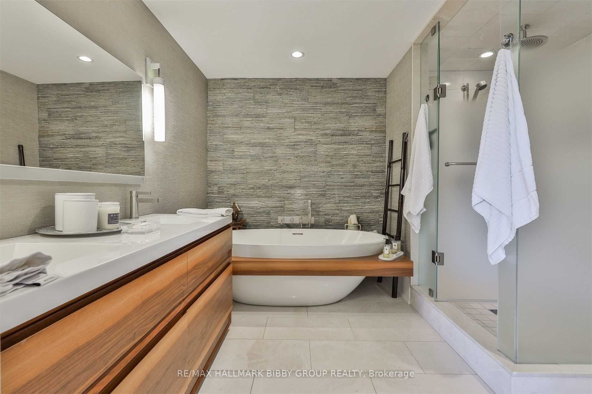 3 Bedrooms Condo at 181 Davenport,  Toronto For sale