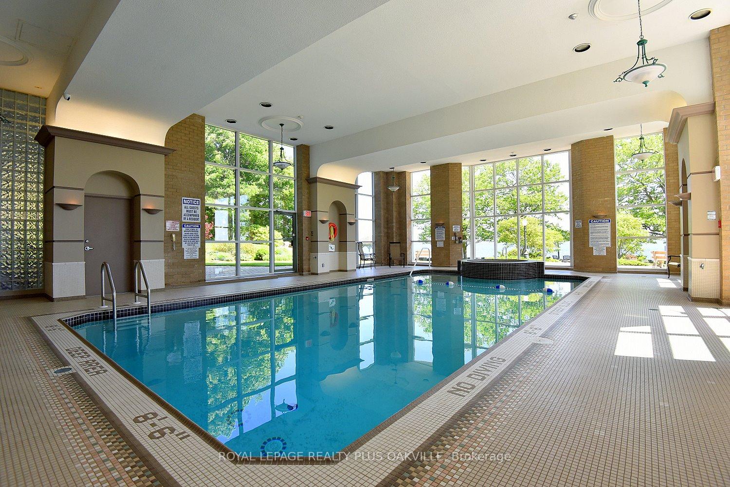 2 Bedrooms Condo at 2190 Lakeshore, Burlington For sale