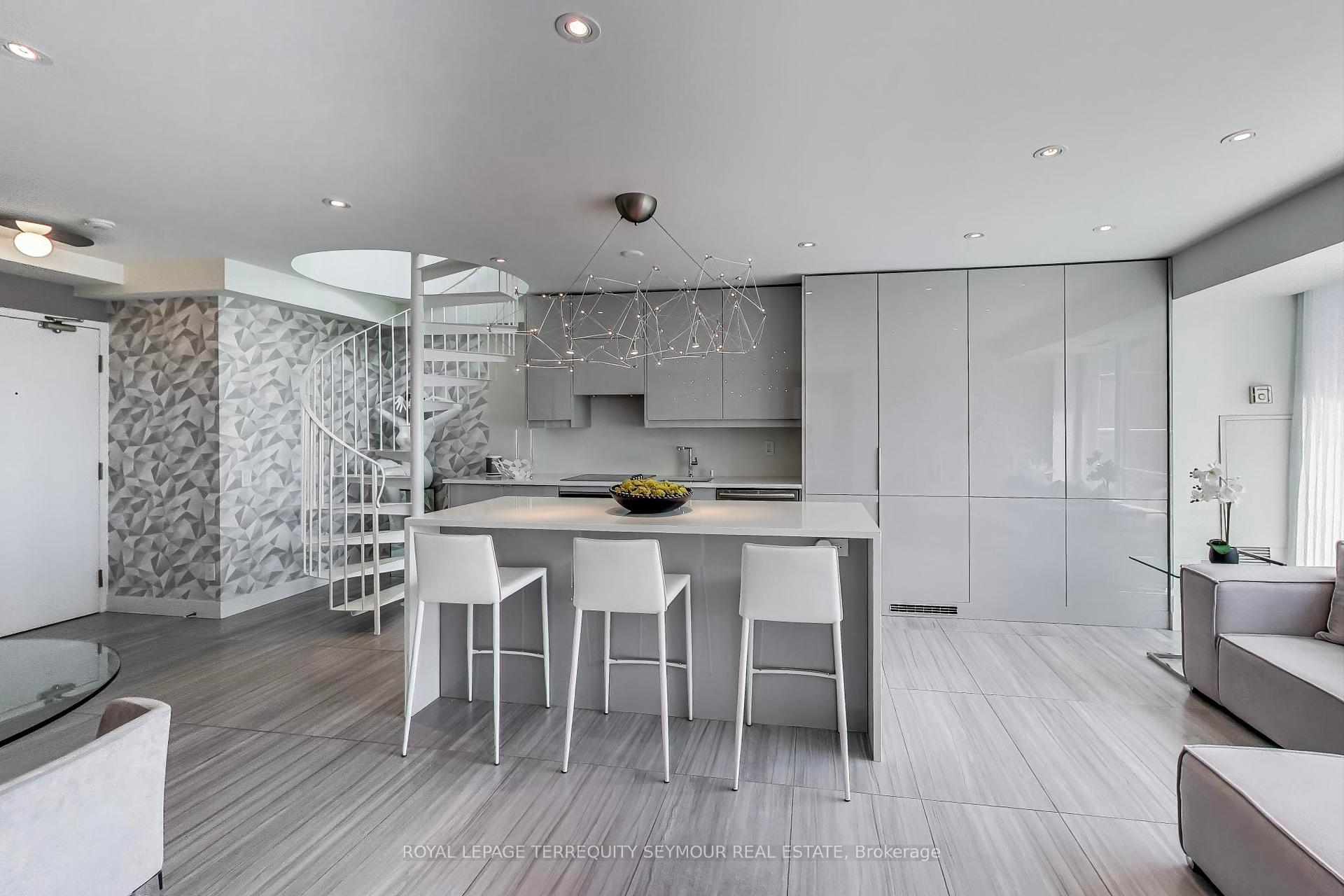 3 Bedrooms Condo at 77 Lombard, Toronto For sale