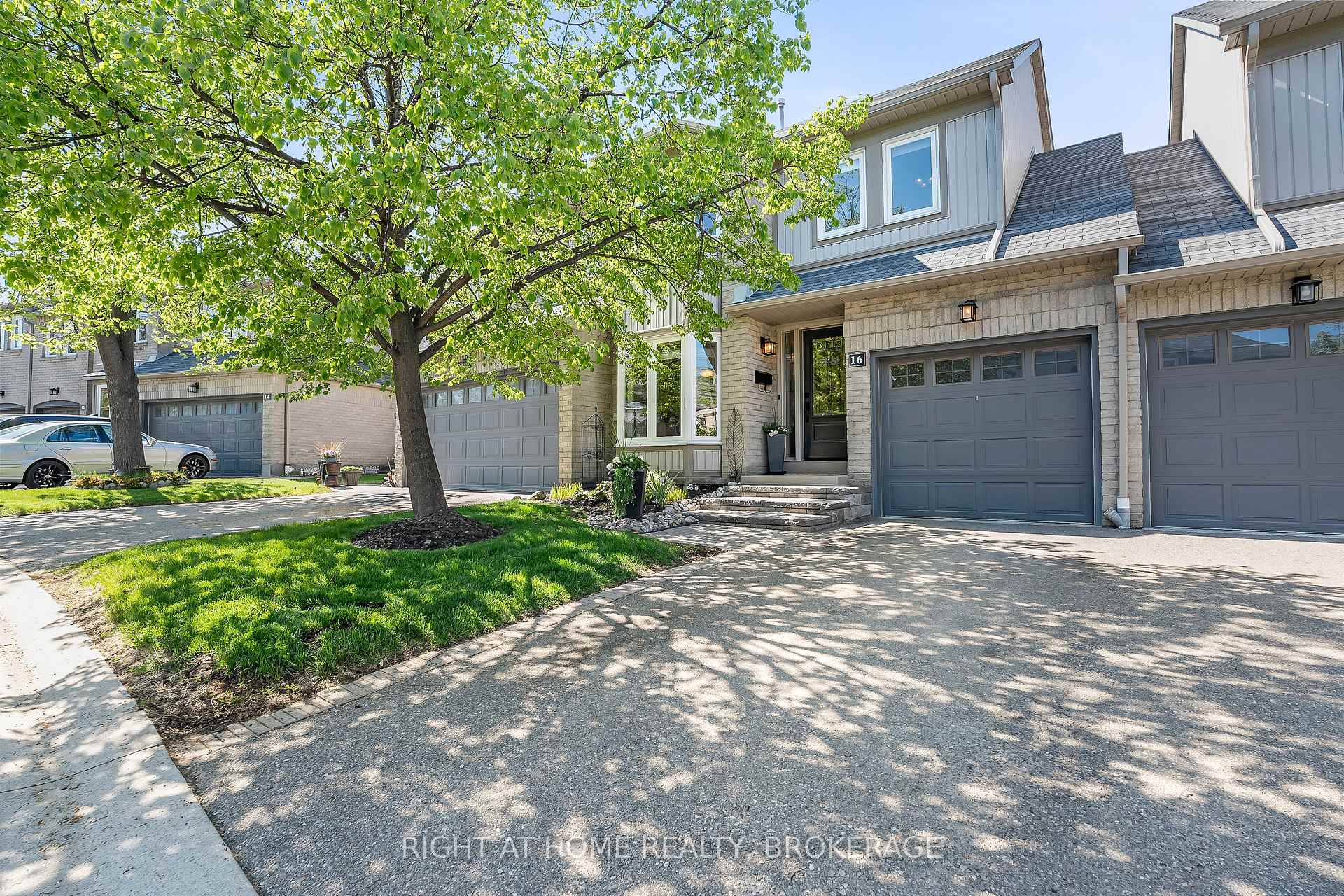 3 Bedrooms Condo at 3420 South Millway, Mississauga For sale