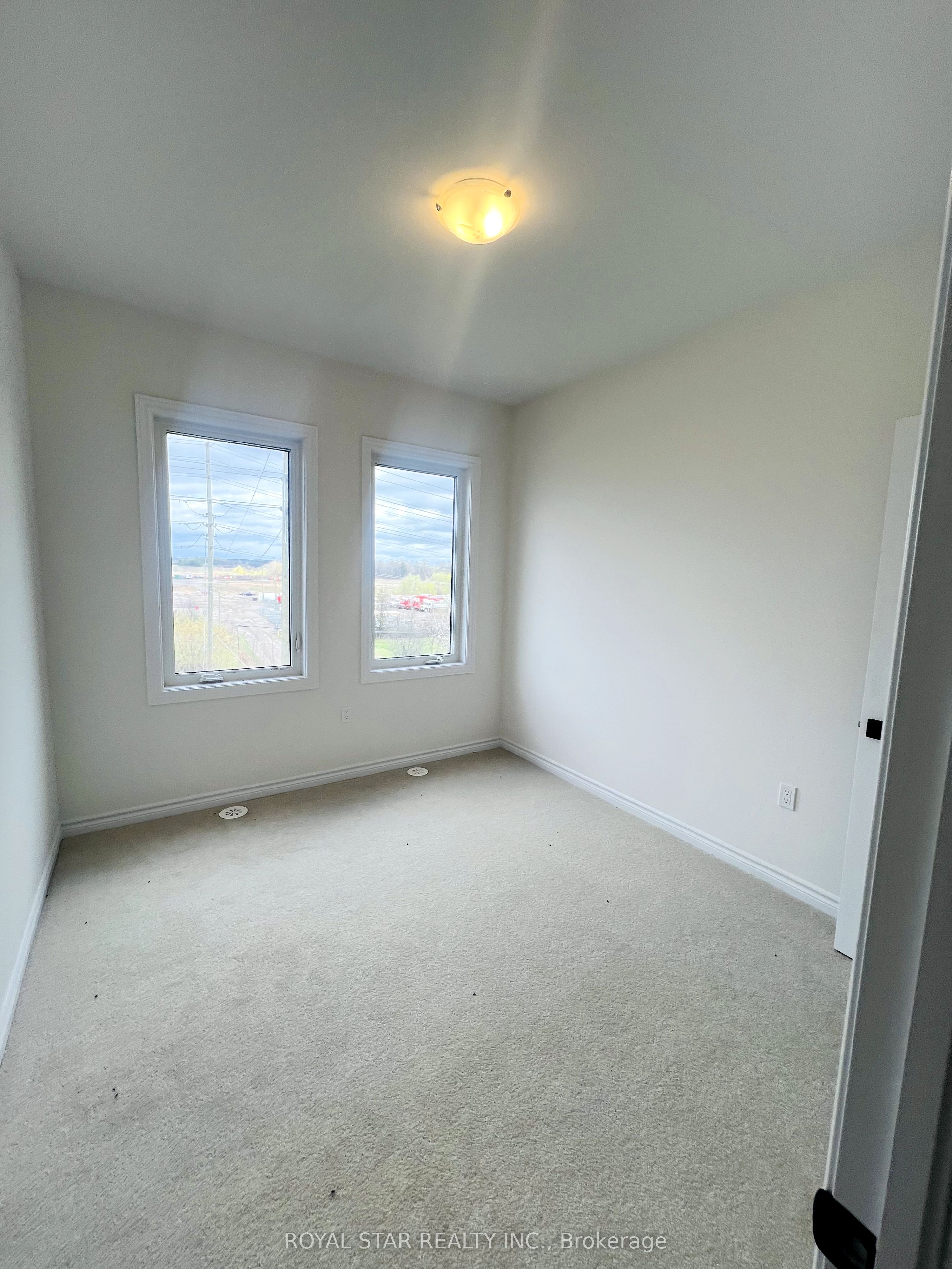 103 Inverary Crescent