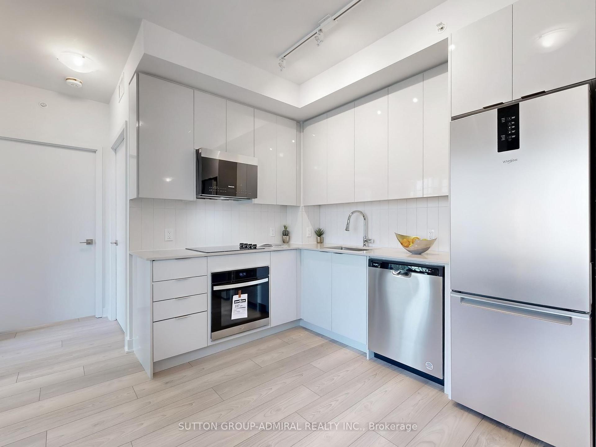 2 Bedrooms Condo at 2920 Hwy 7, Vaughan For sale