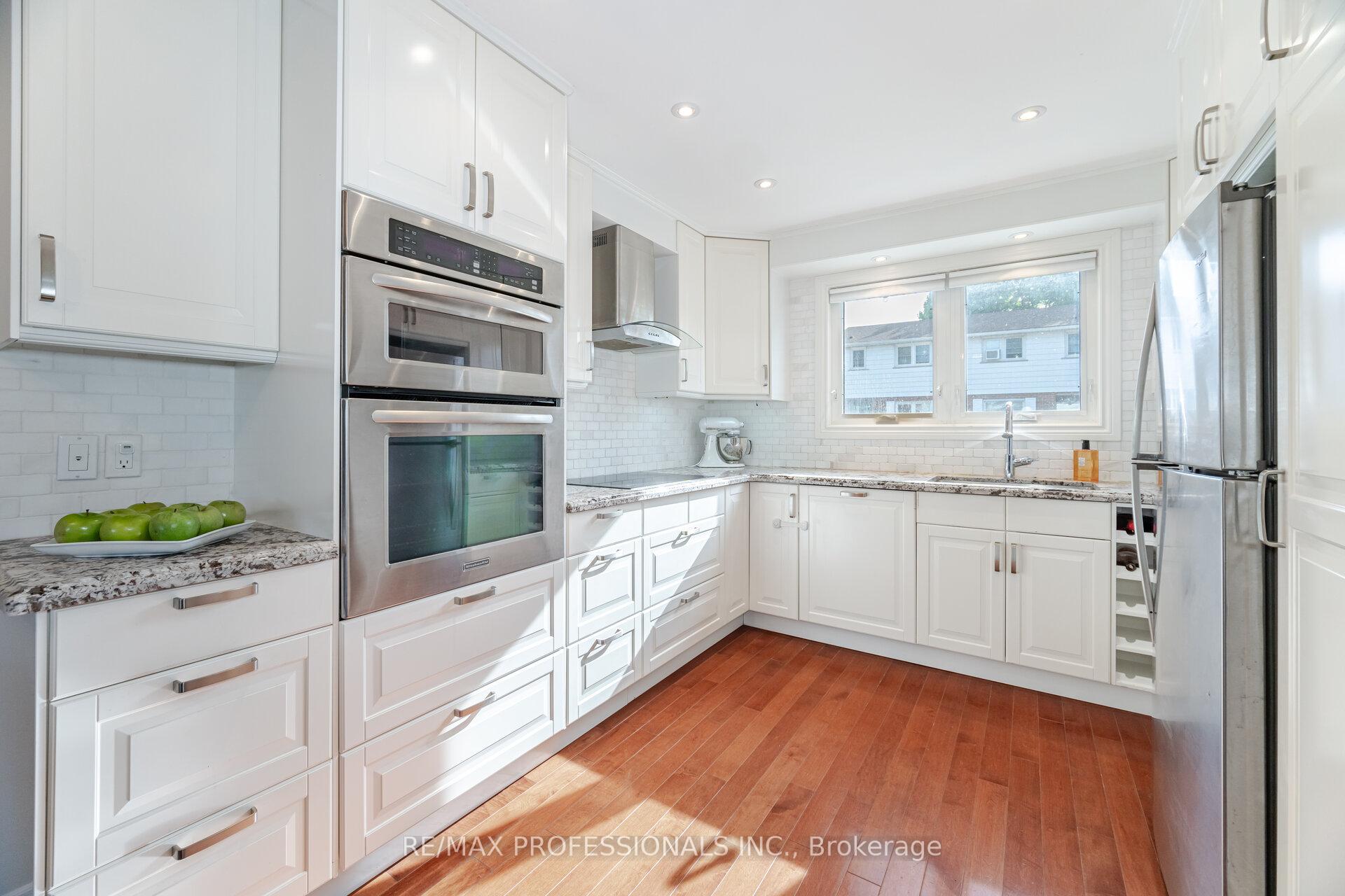 3 Bedrooms Condo at 582 Renforth, Toronto For sale