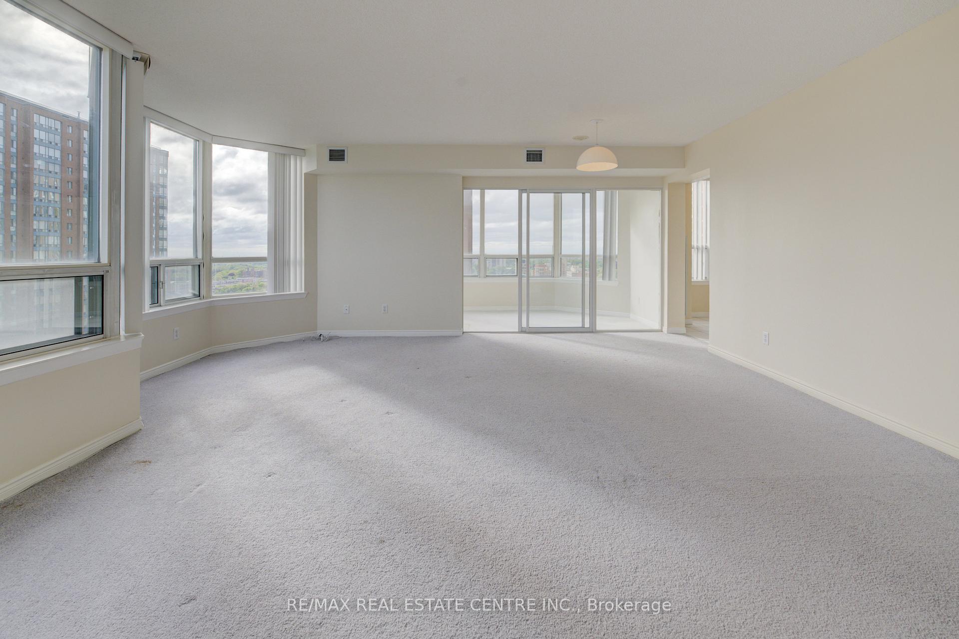 2 Bedrooms Condo at 135 Hillcrest, Mississauga For sale
