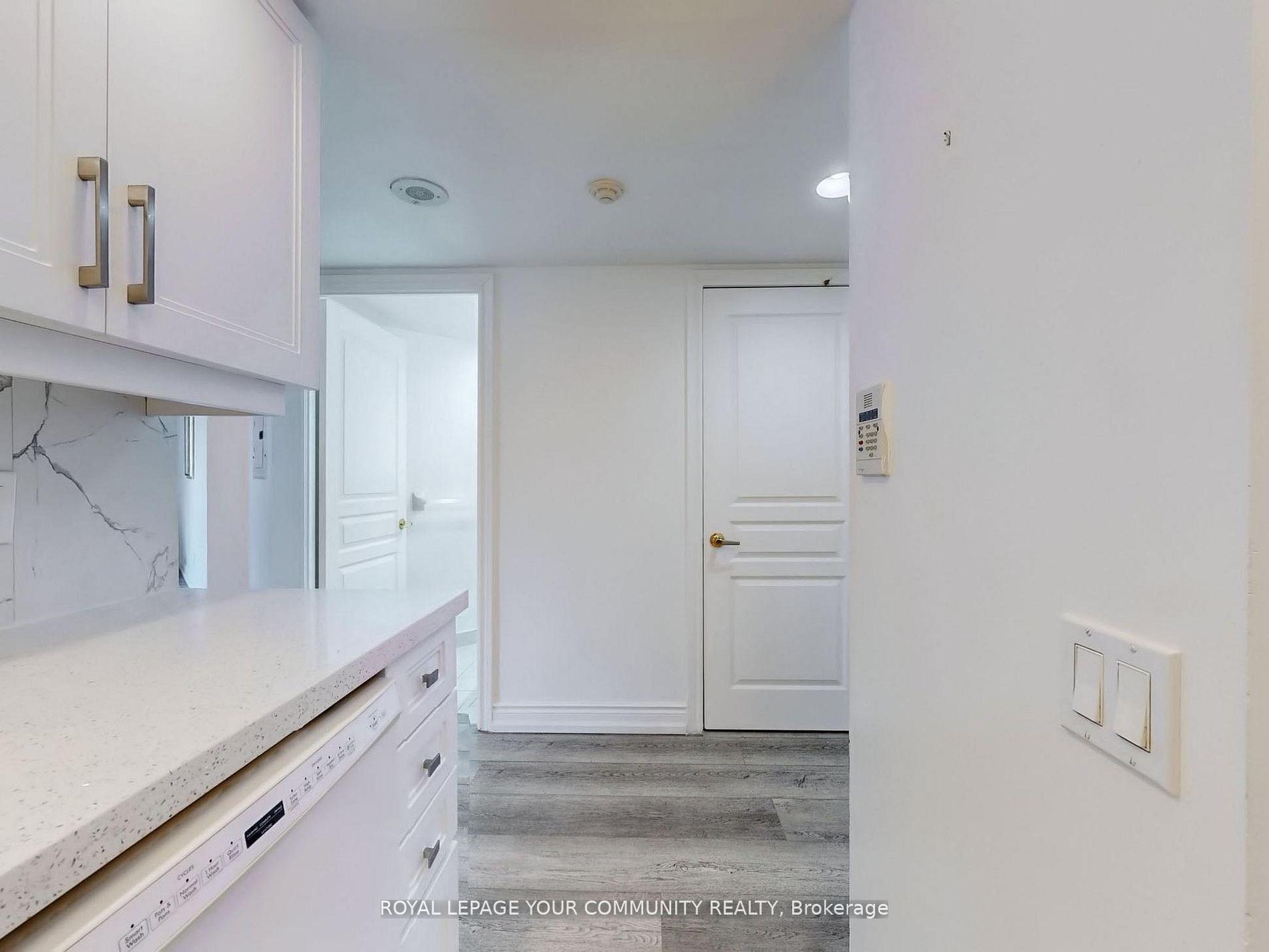 2 Bedrooms Condo at 15 Northtown,  Toronto For sale