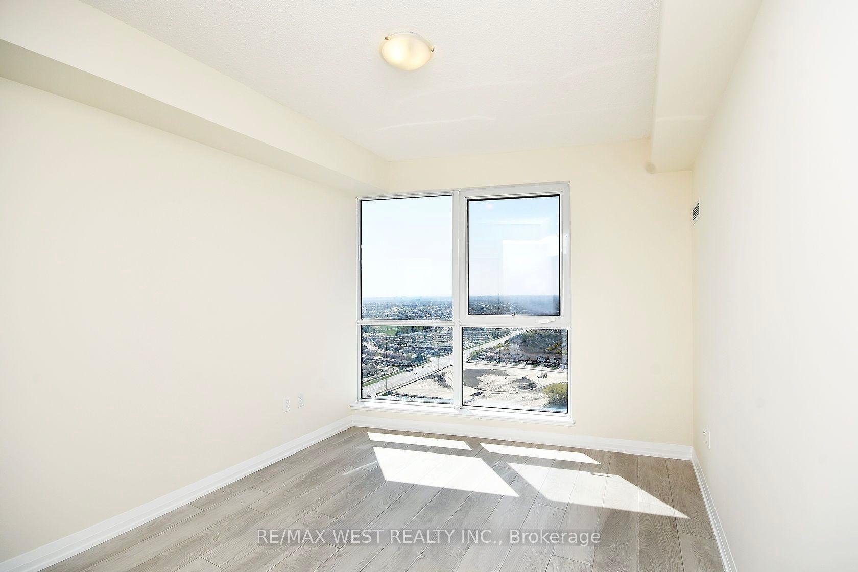 3 Bedrooms Condo at 35 Watergarden, Mississauga For sale