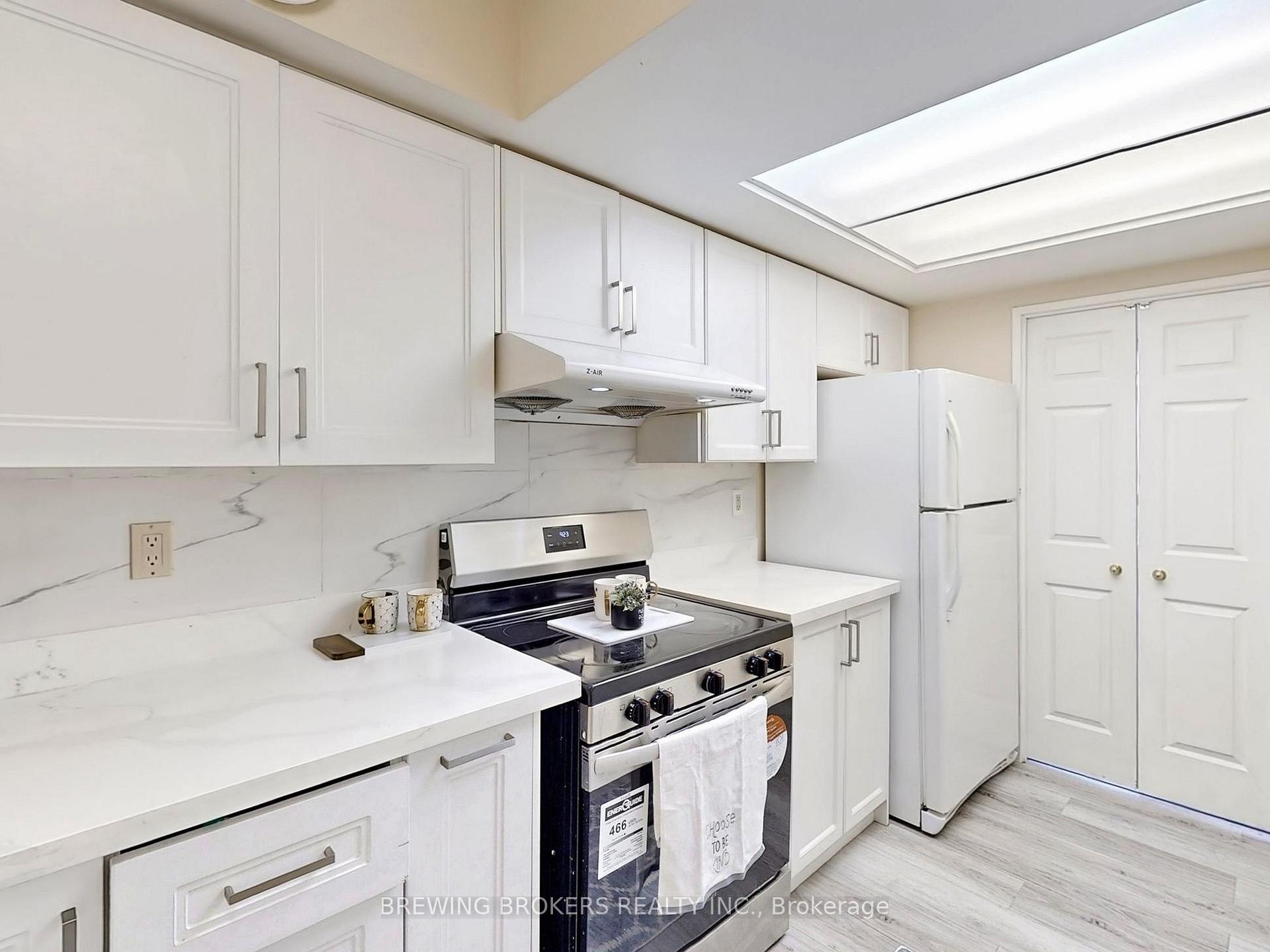 3 Bedrooms Condo at 4450 Tucana, Mississauga For sale