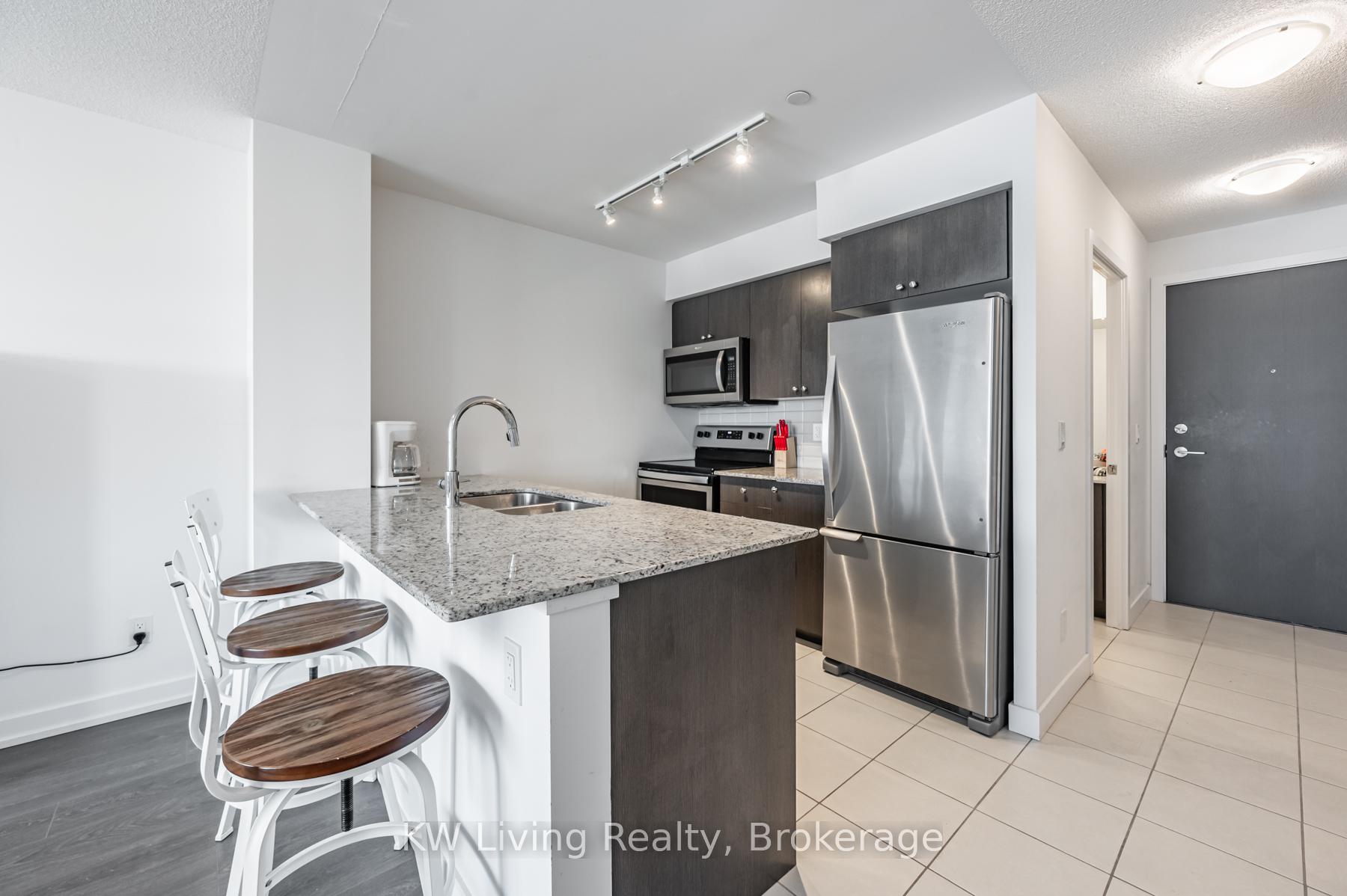 2 Bedrooms Condo at 8 Trent, Toronto For sale