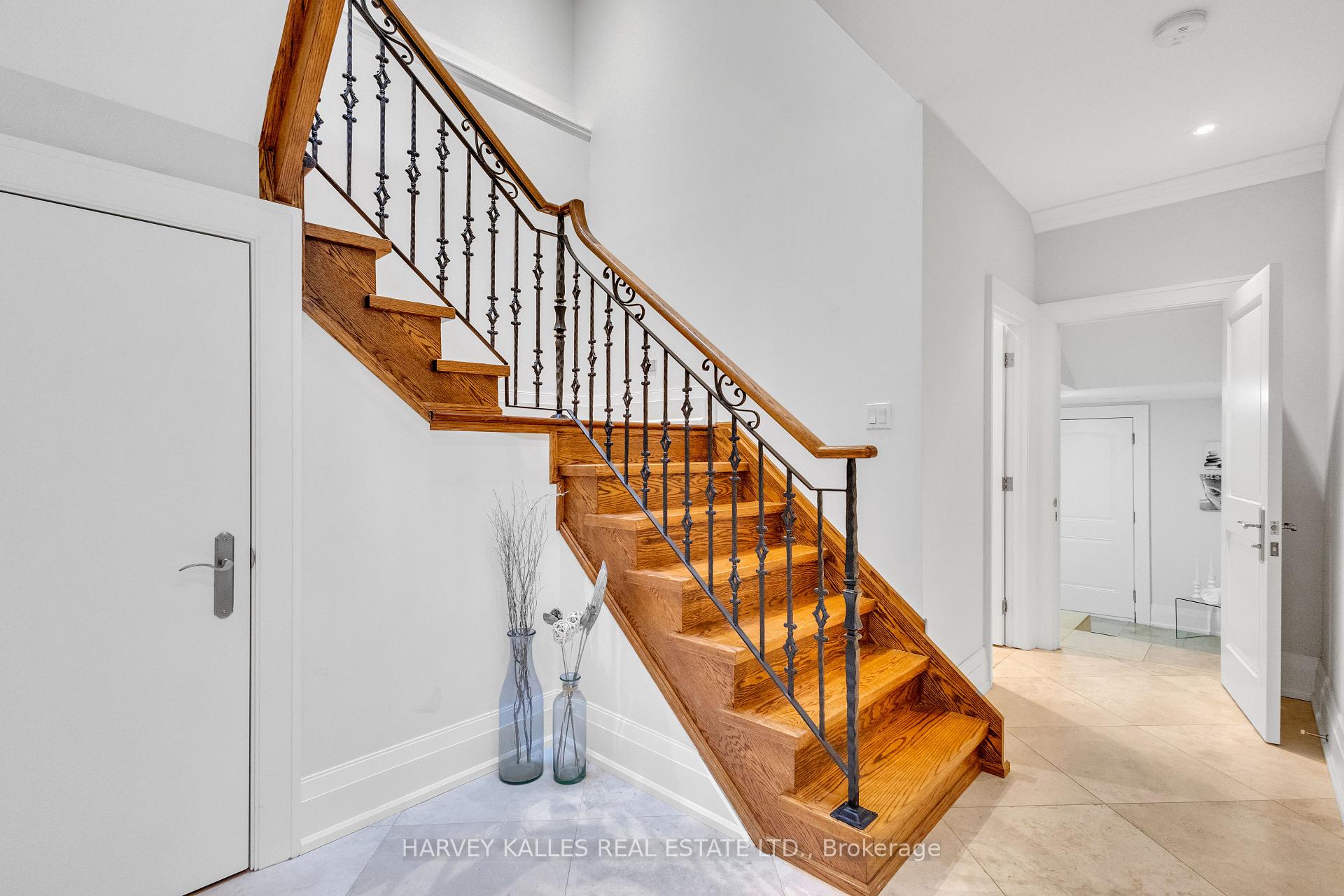 10 Easton Road
