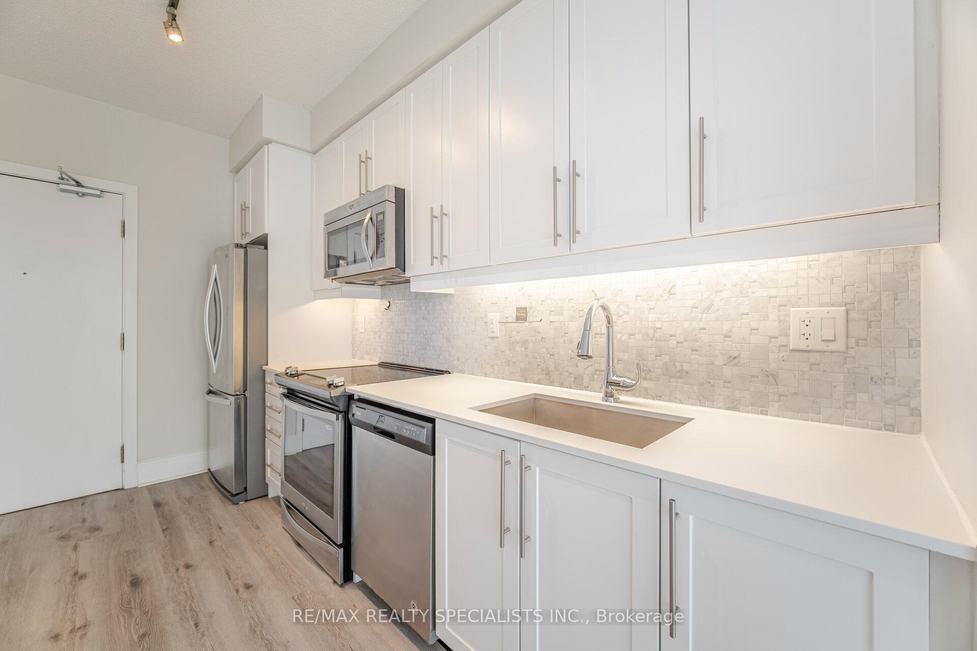 2 Bedrooms Condo at 510 Curran,  Mississauga For sale