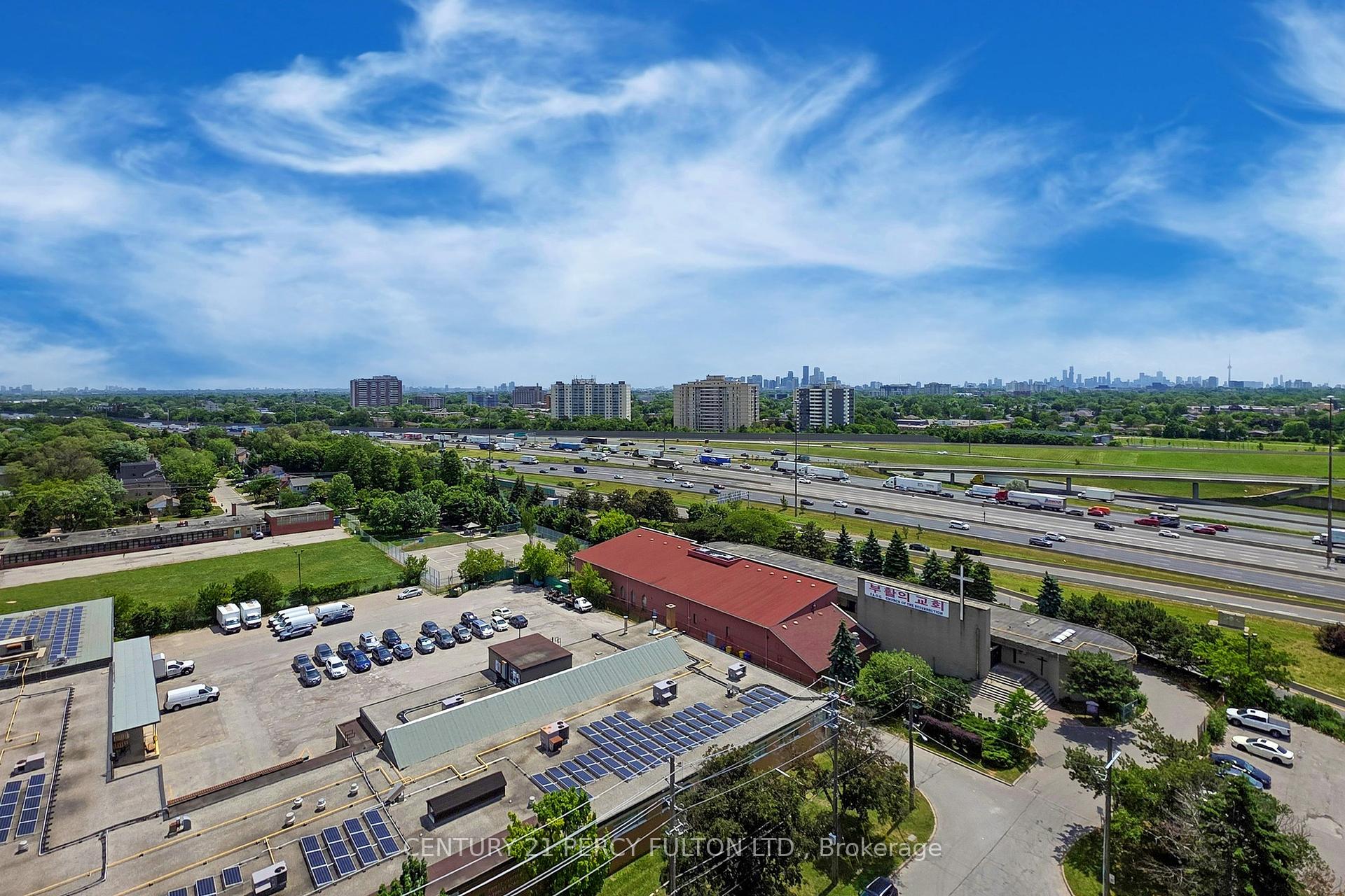 3 Bedrooms Condo at 8 Tippett, Toronto For sale