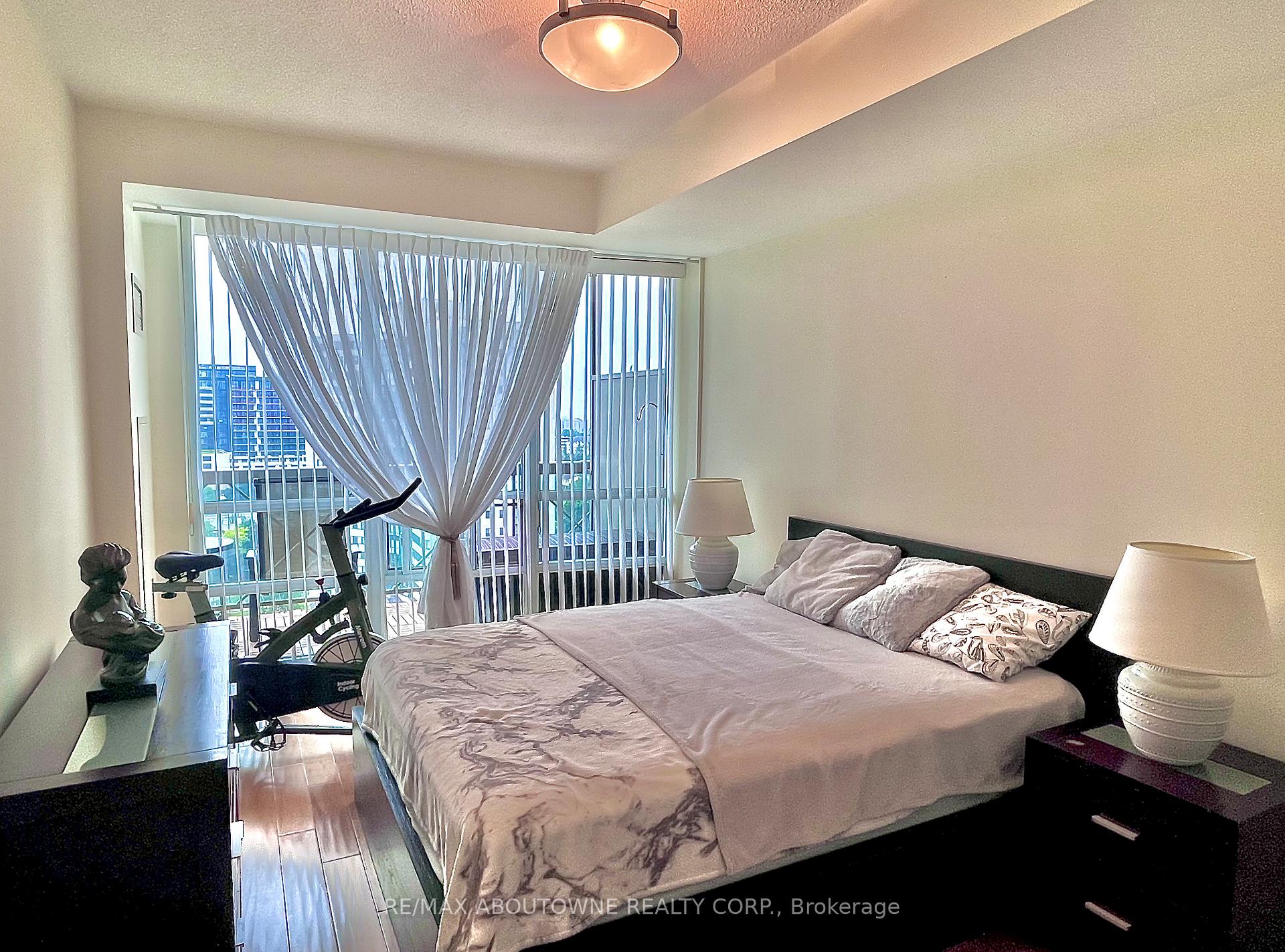 2 Bedrooms Condo at 1359 Rathburn, Mississauga For sale