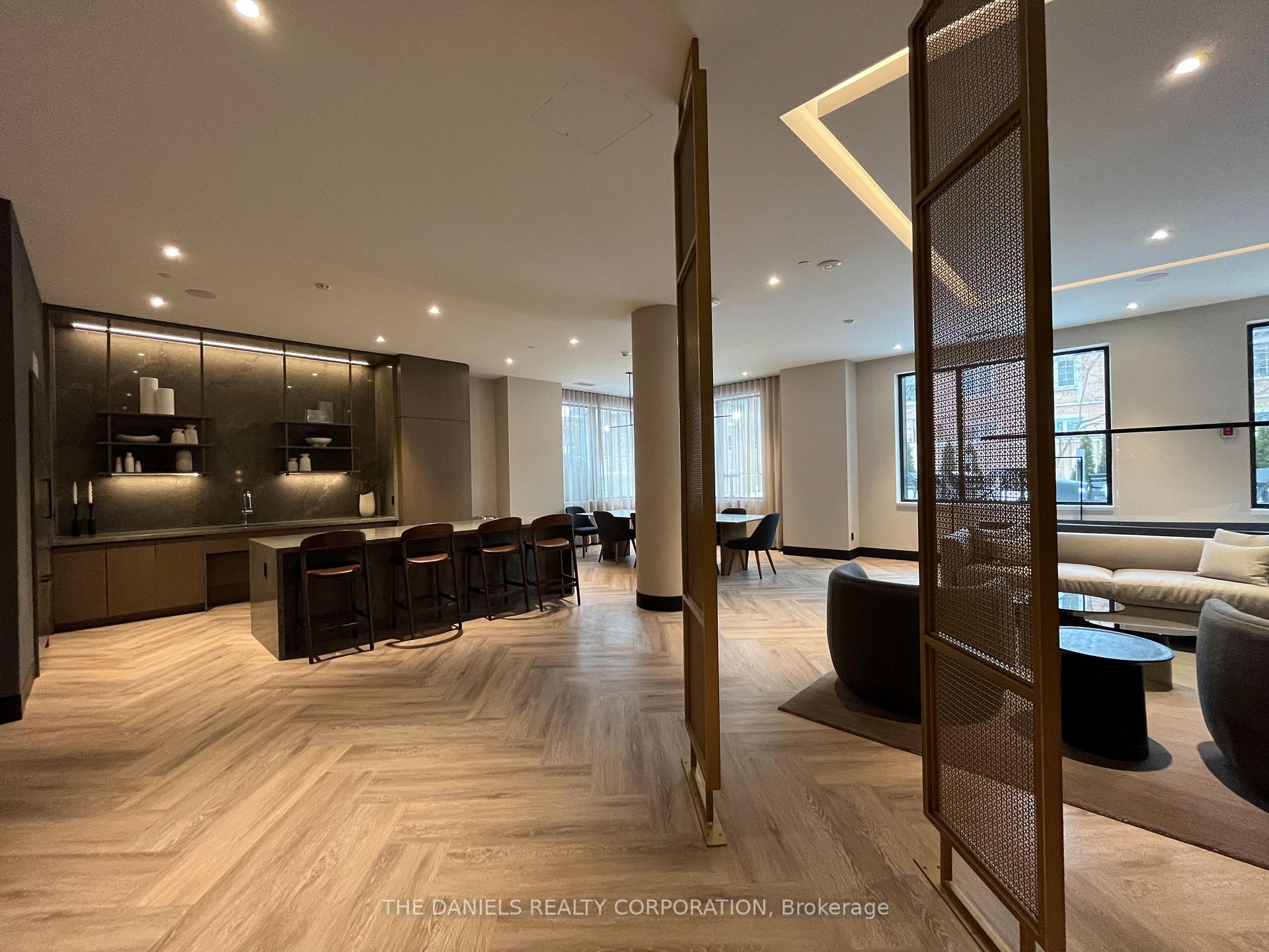 2 Bedrooms Condo at 8 Beverley Glen,  Vaughan For sale