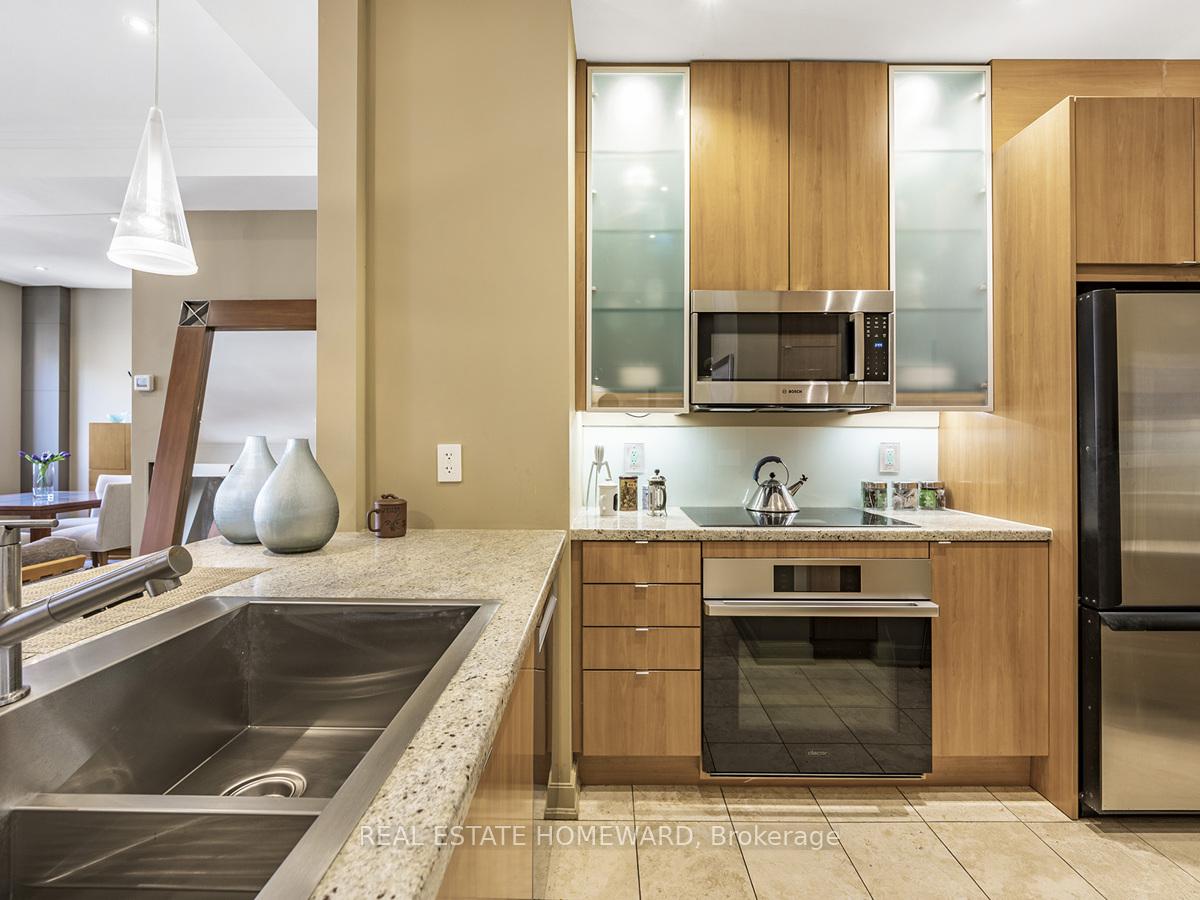 2 Bedrooms Condo at 48 St Clair, Toronto For sale