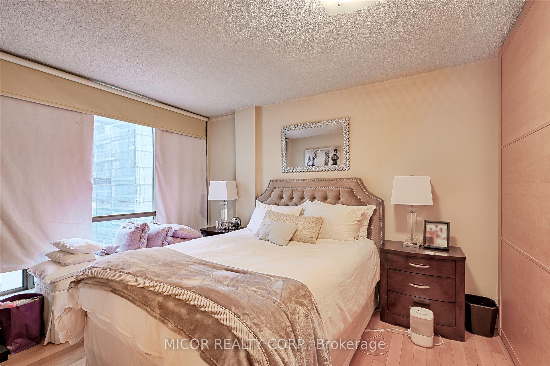 1 Bedroom Condo at 40 Scollard,  Toronto For sale