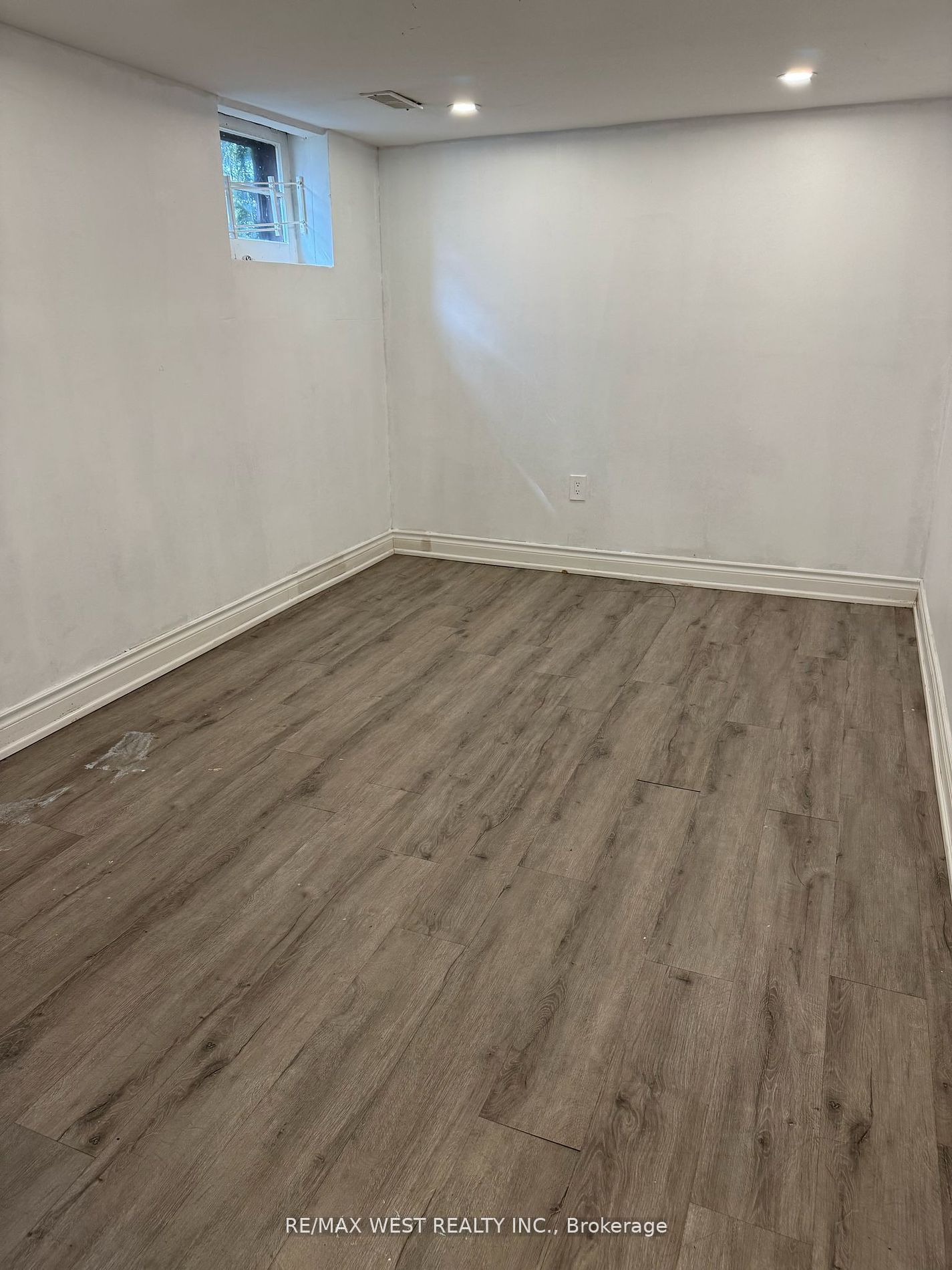 6 Valerie Road, #Main Floor