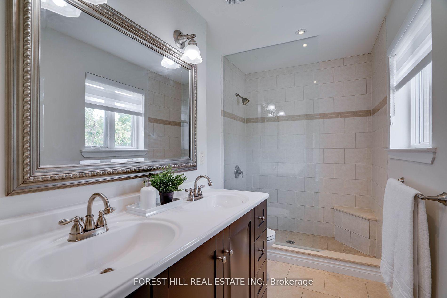 4 Bedrooms Condo at 11 Scenic Mill, Toronto For sale