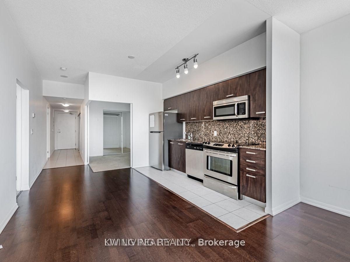 2 Bedrooms Condo at 832 Bay,  Toronto For sale