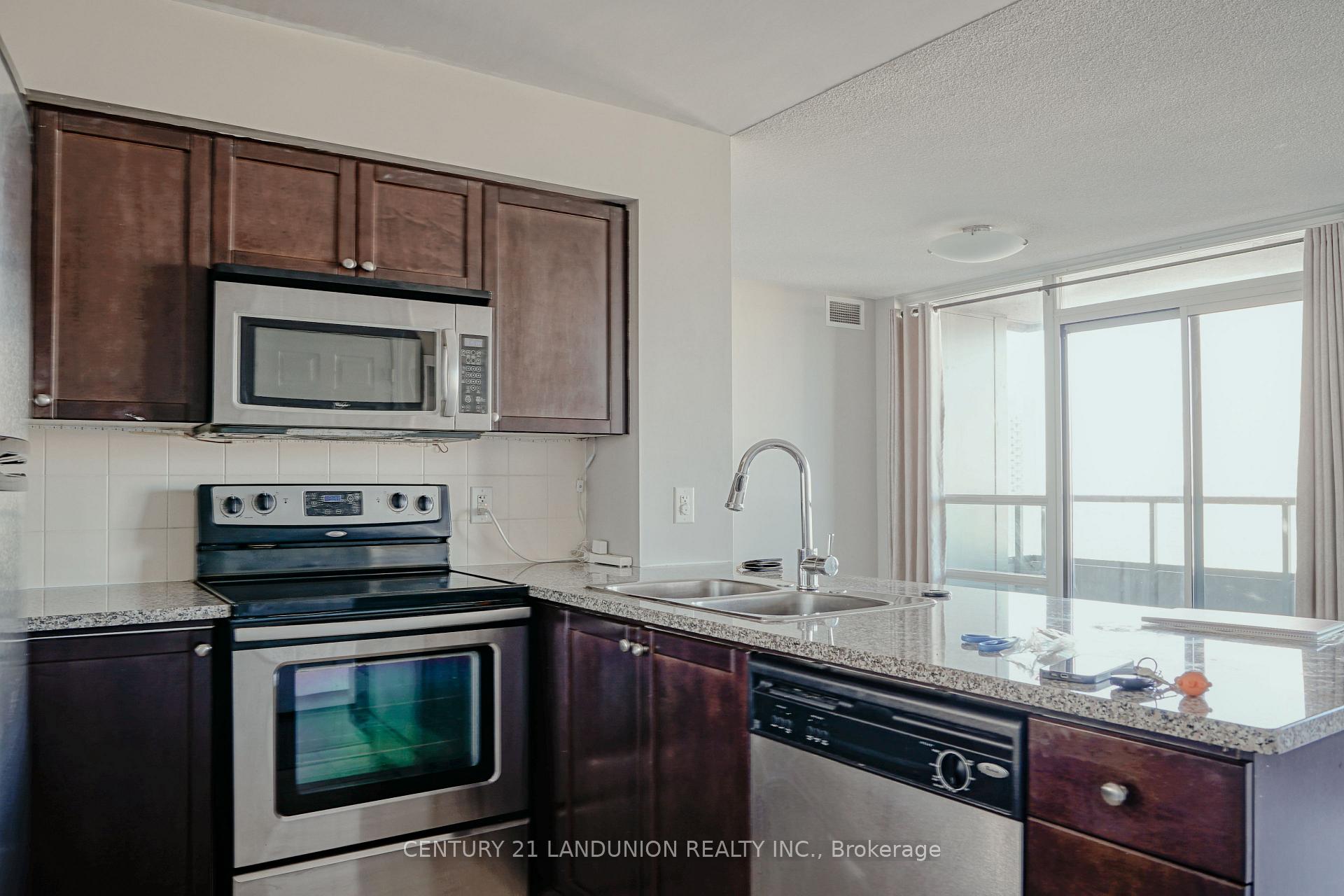 2 Bedrooms Condo at 208 Enfield, Mississauga For sale