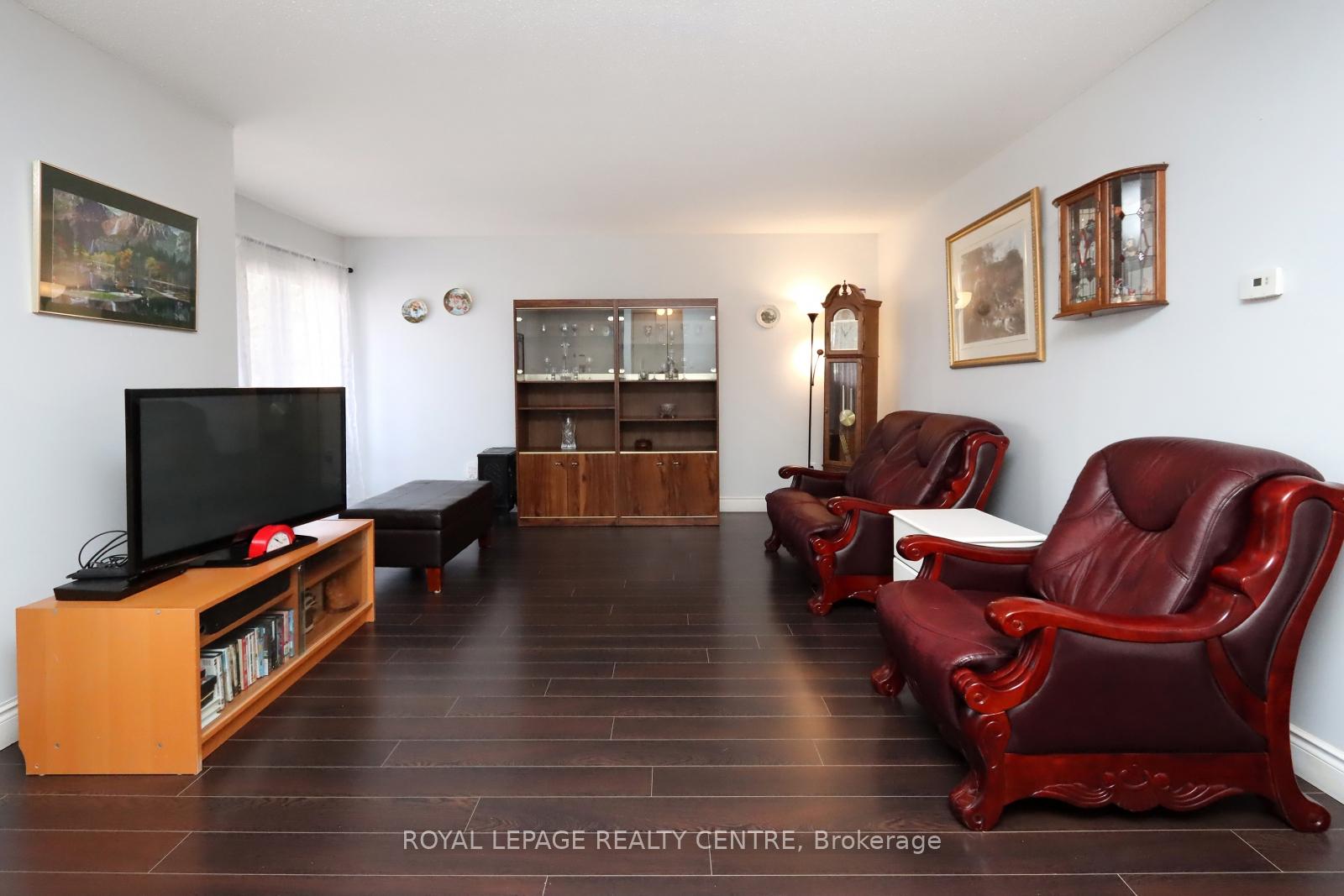 3 Bedrooms Condo at 2866 Battleford, Mississauga For sale