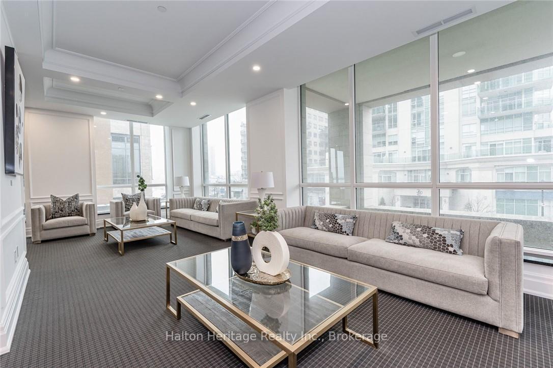 2 Bedrooms Condo at 2060 Lakeshore, Burlington For sale