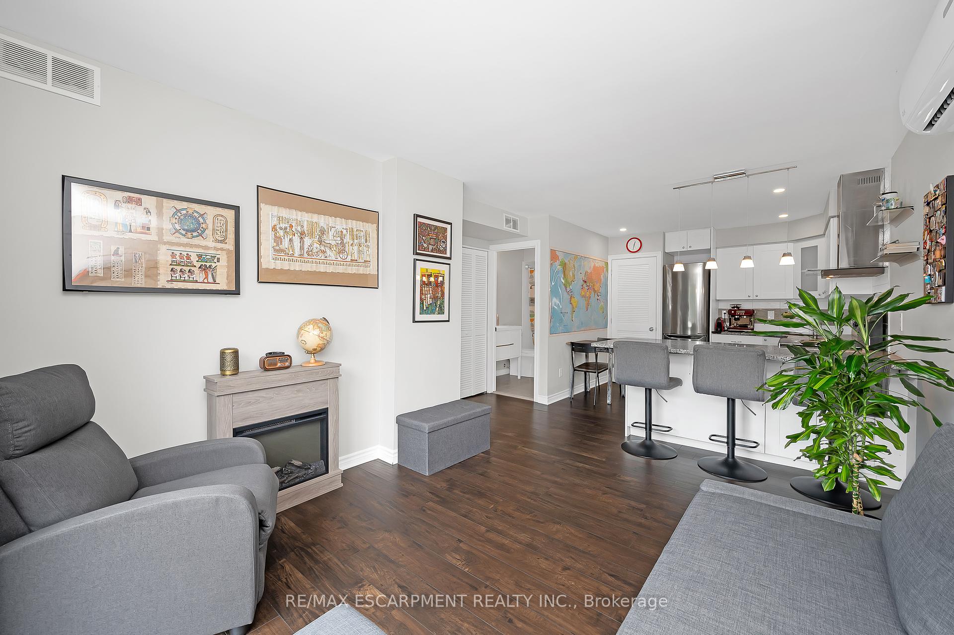 2 Bedrooms Condo at 28 Victoria, Hamilton For sale
