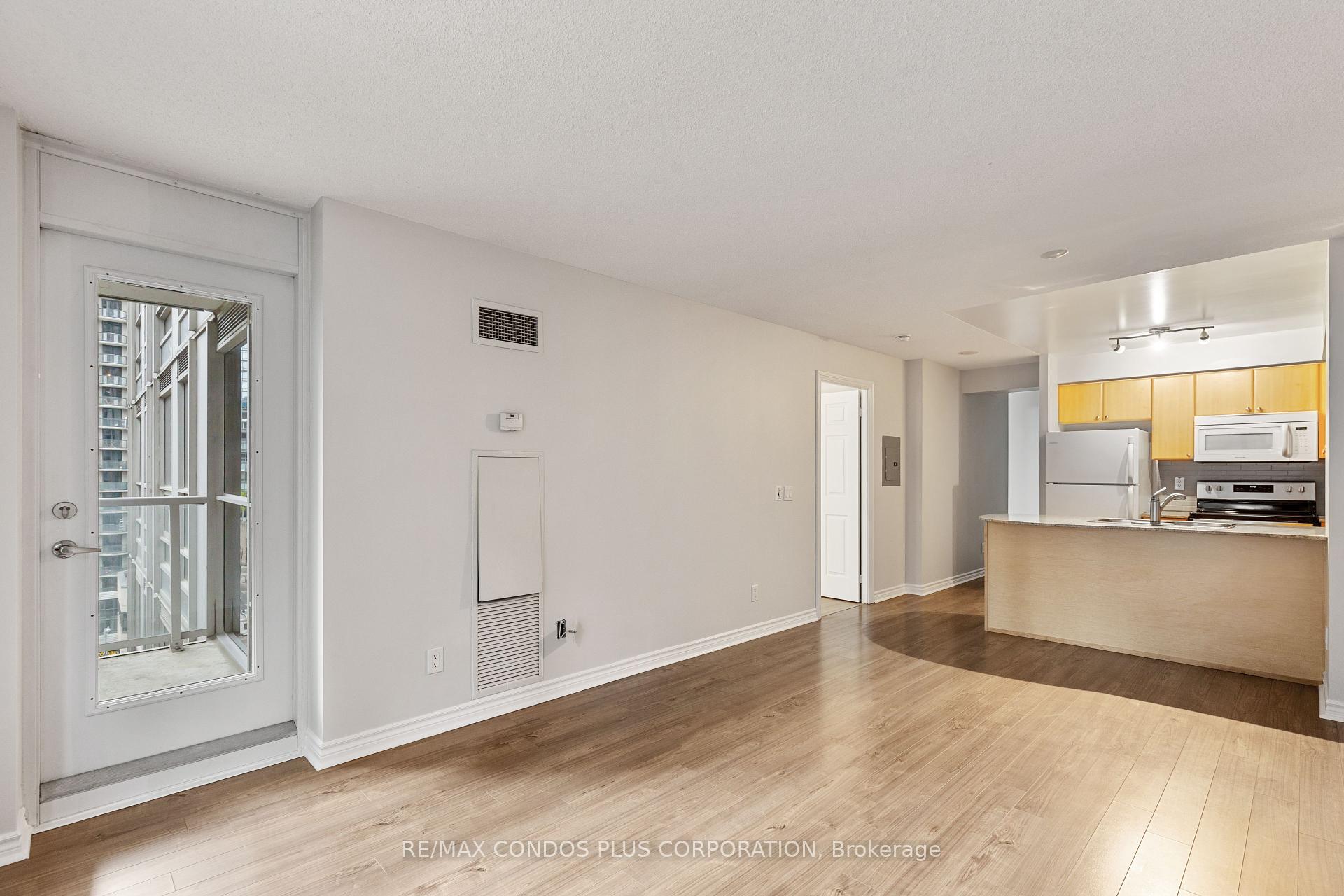 2 Bedrooms Condo at 763 Bay, Toronto For sale