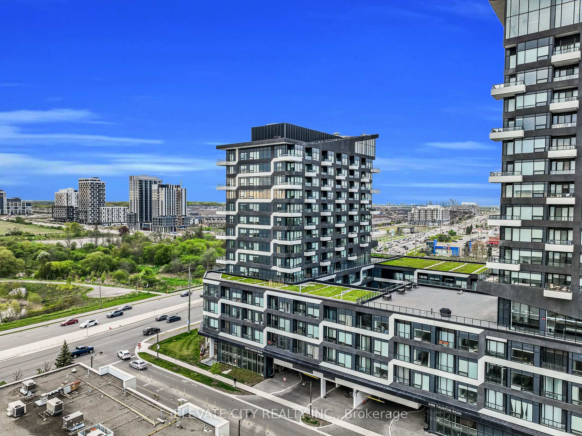 2 Bedrooms Condo at 2489 Taunton, Oakville For sale