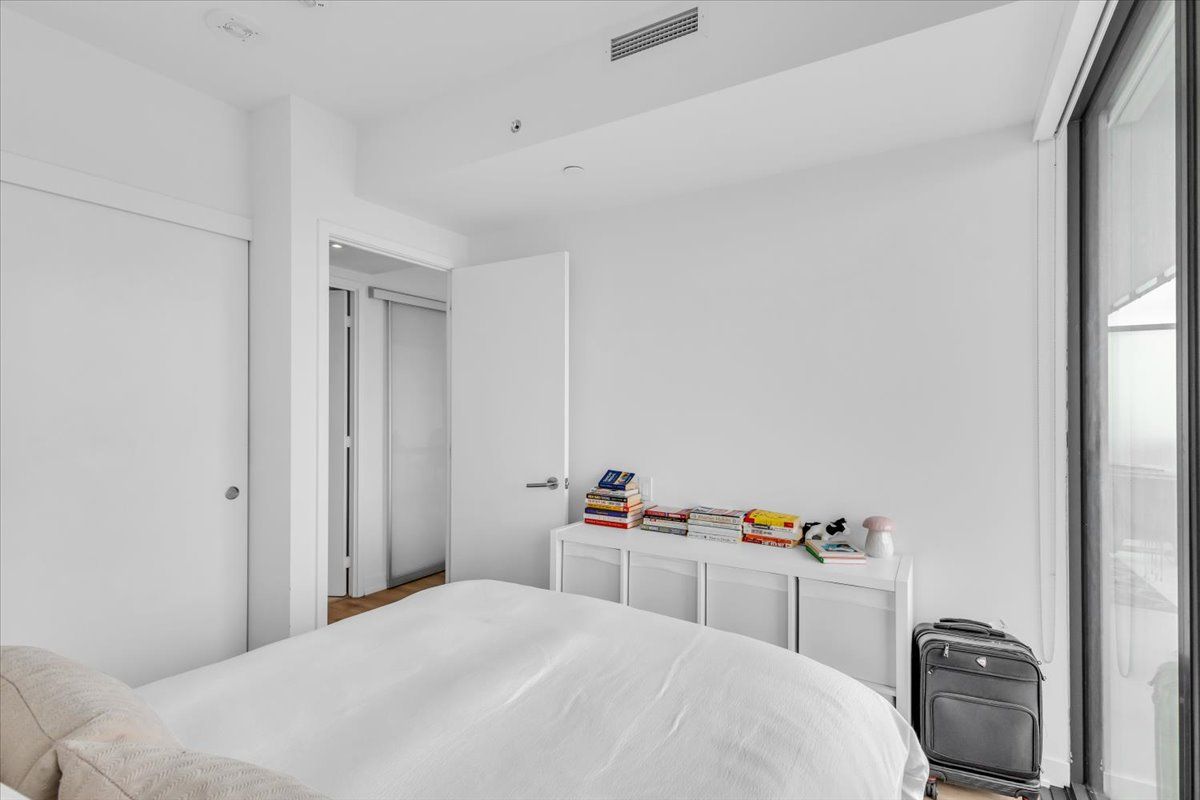 161 Roehampton Avenue 3301