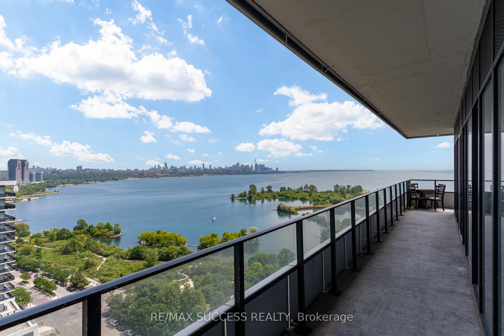 3 Bedrooms Condo at 20 Shore breeze, Toronto For sale