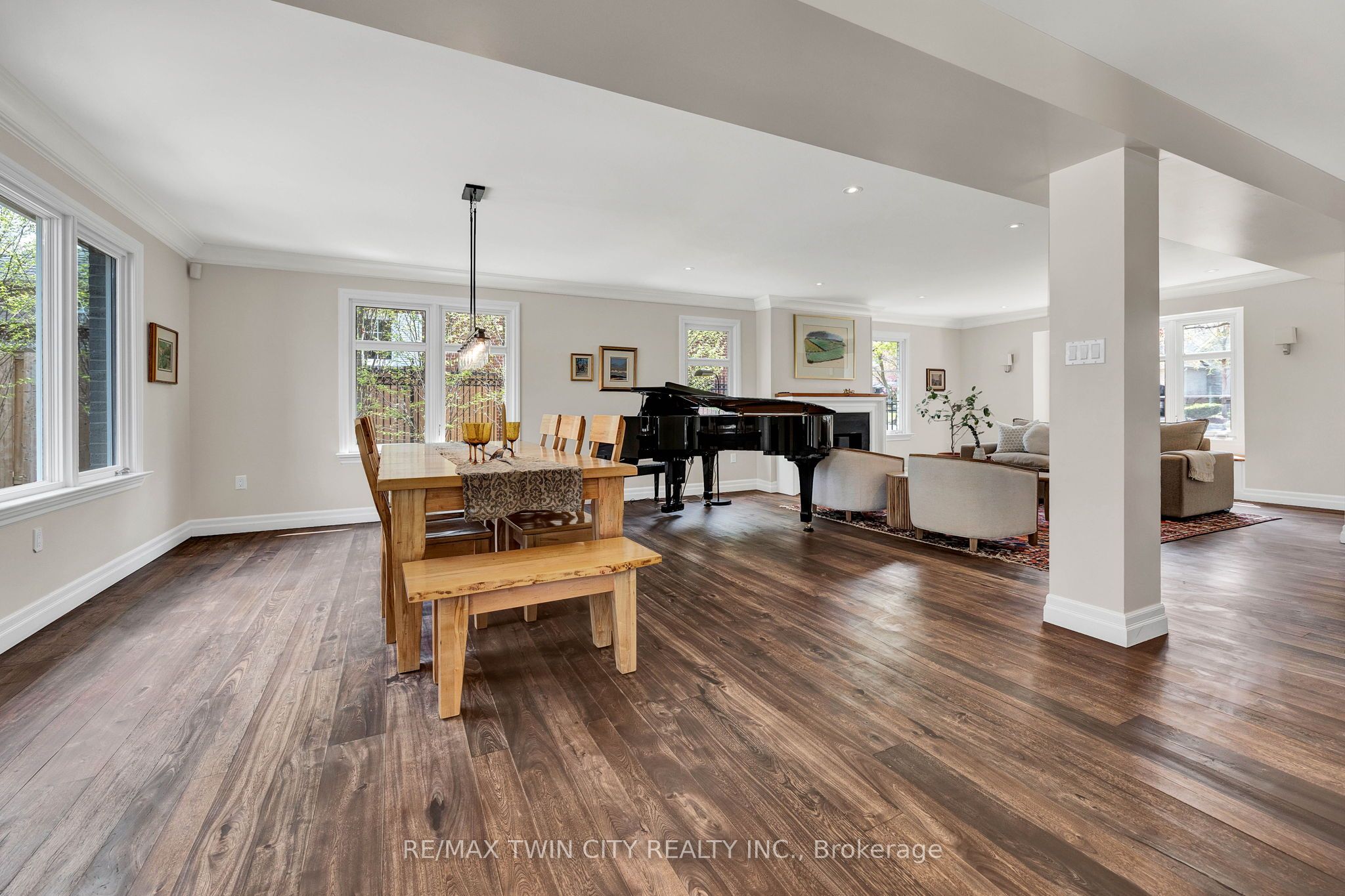 7 Huntley Crescent