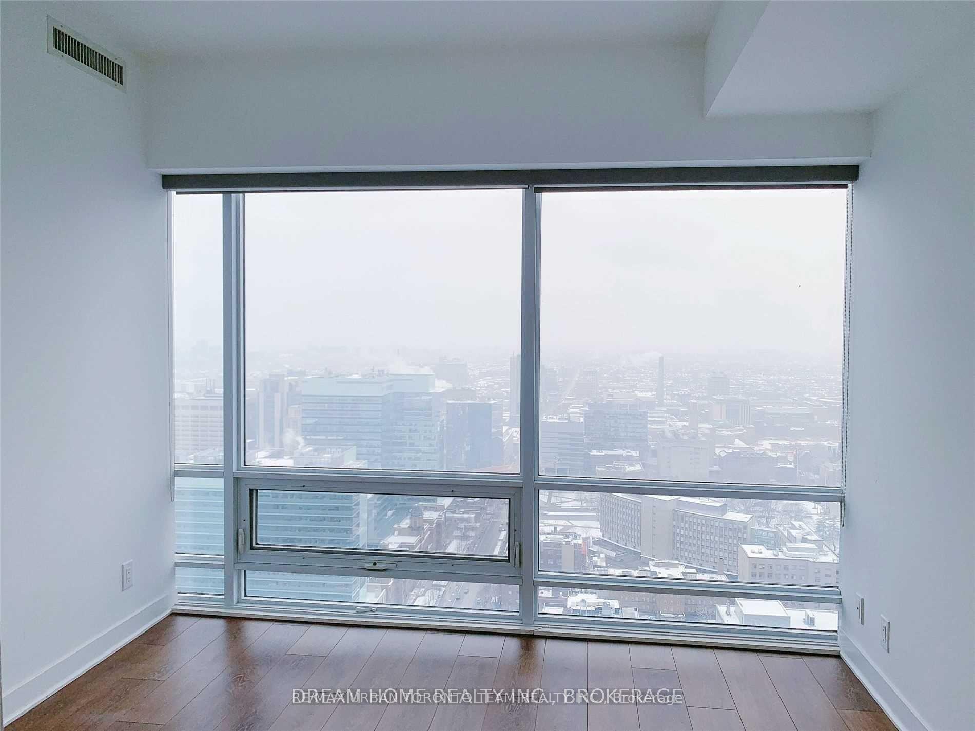 3 Bedrooms Condo at 15 Grenville, Toronto For sale