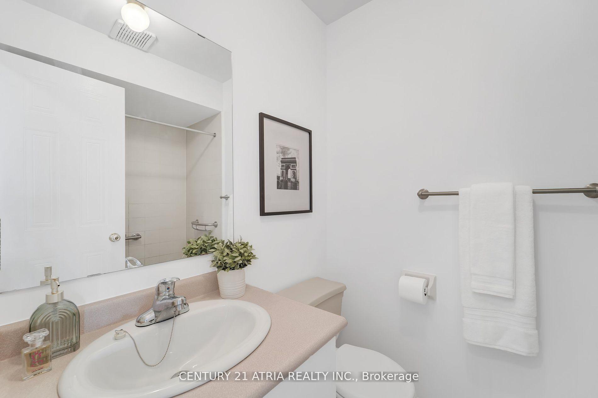 3 Bedrooms Condo at 1485 Torrington, Mississauga For sale