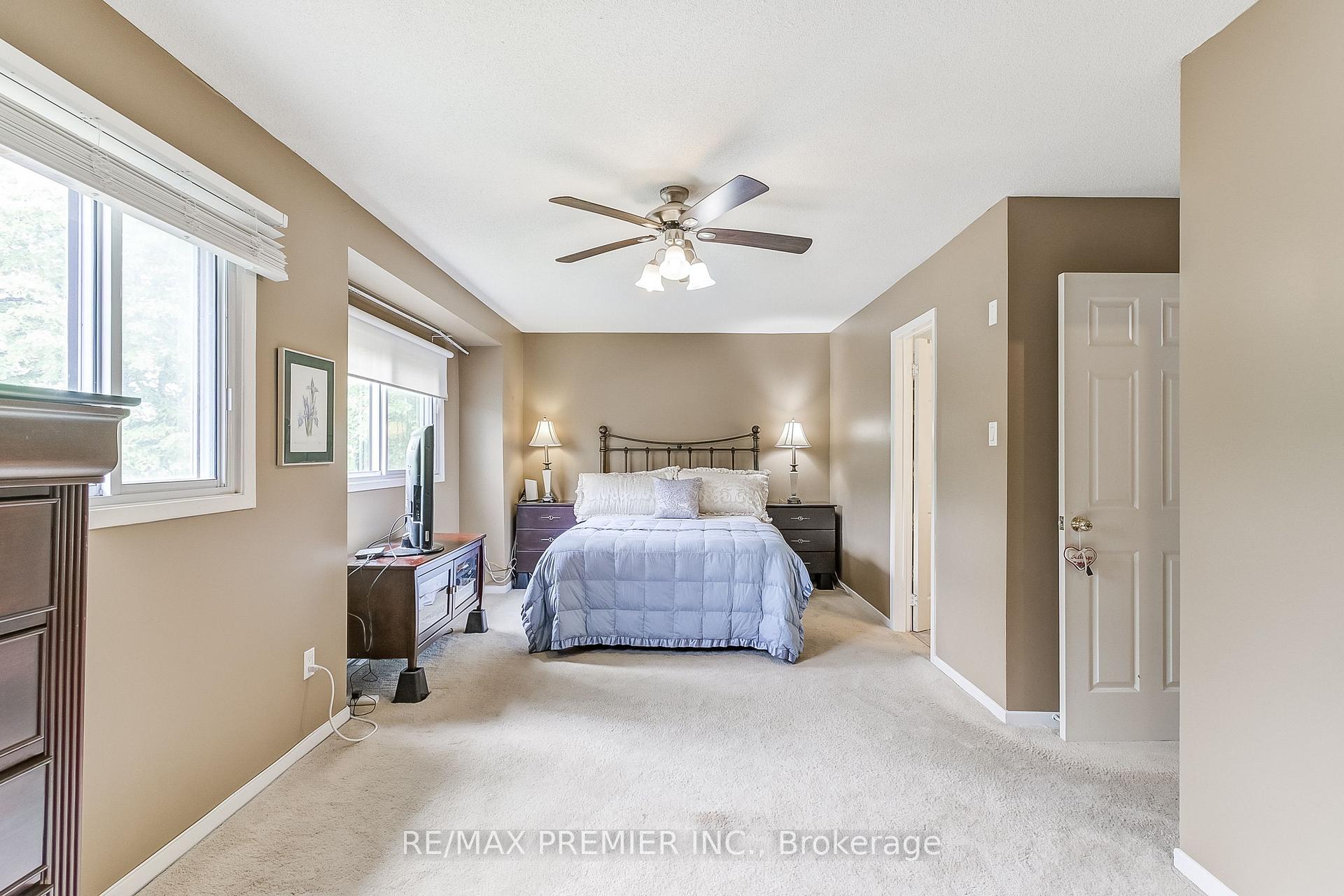 4 Bedrooms Condo at 3600 Colonial, Mississauga For sale