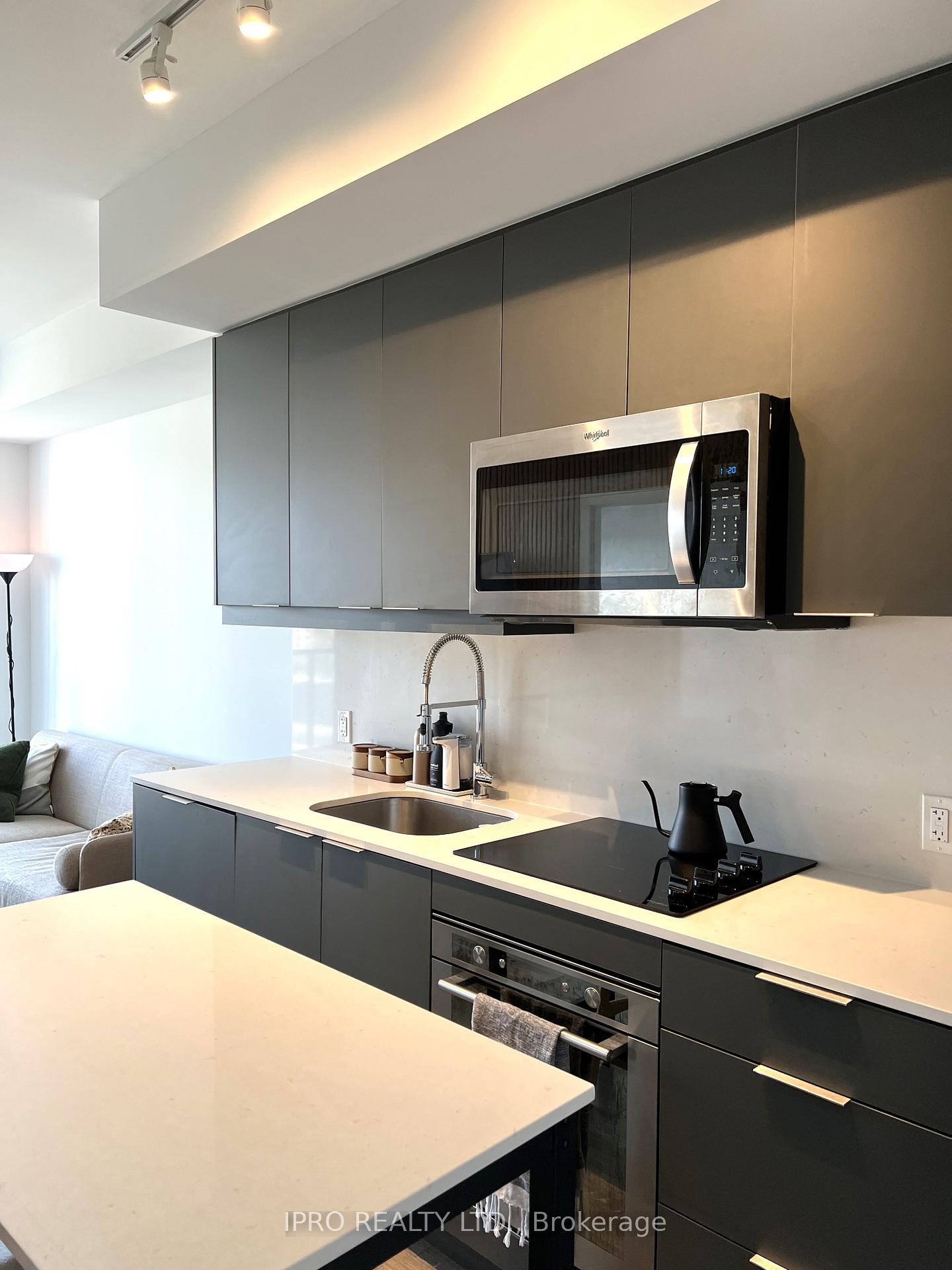 2 Bedrooms Condo at 32 Forest Manor, Toronto For sale