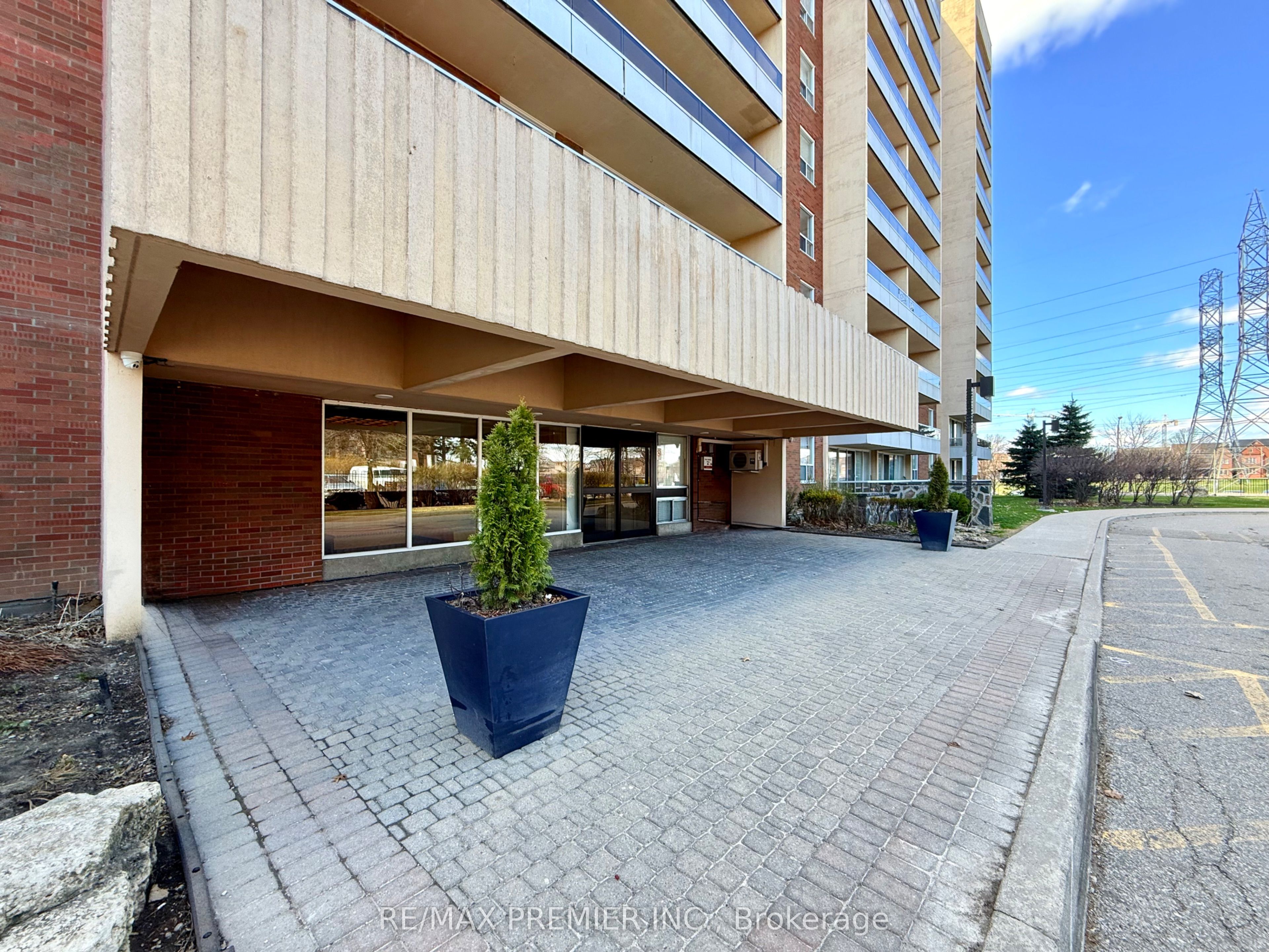 31 Four Winds Drive, #502