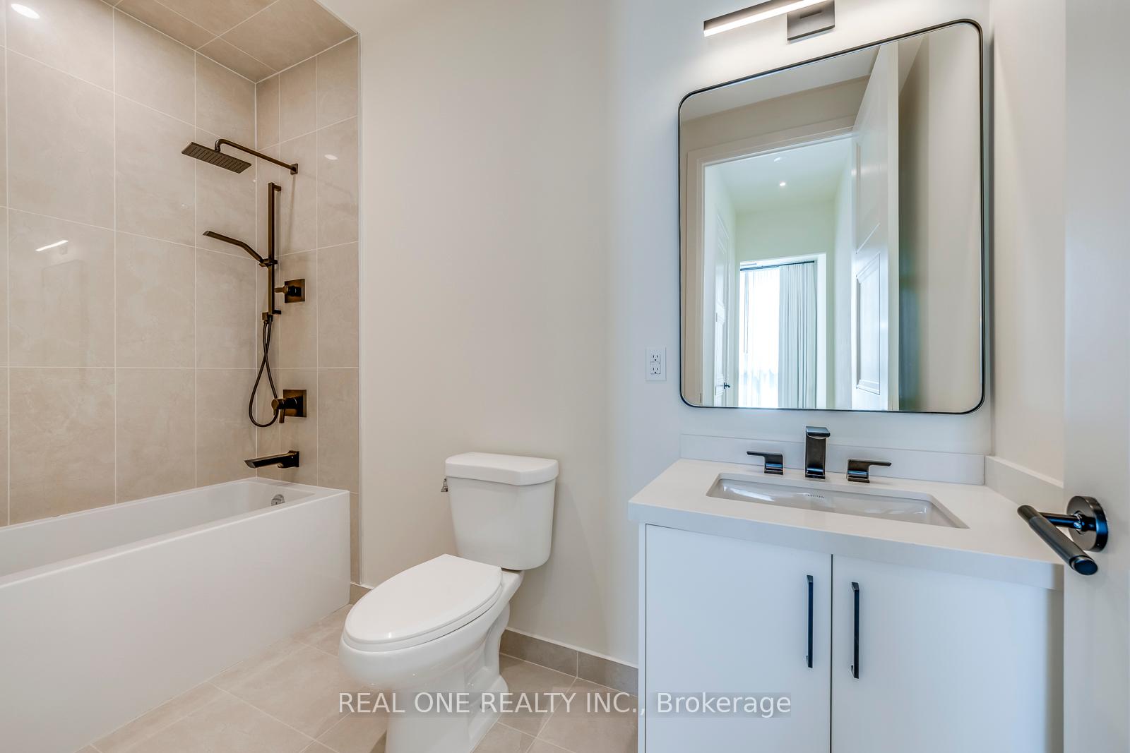 3 Bedrooms Condo at 509 Dundas, Oakville For sale